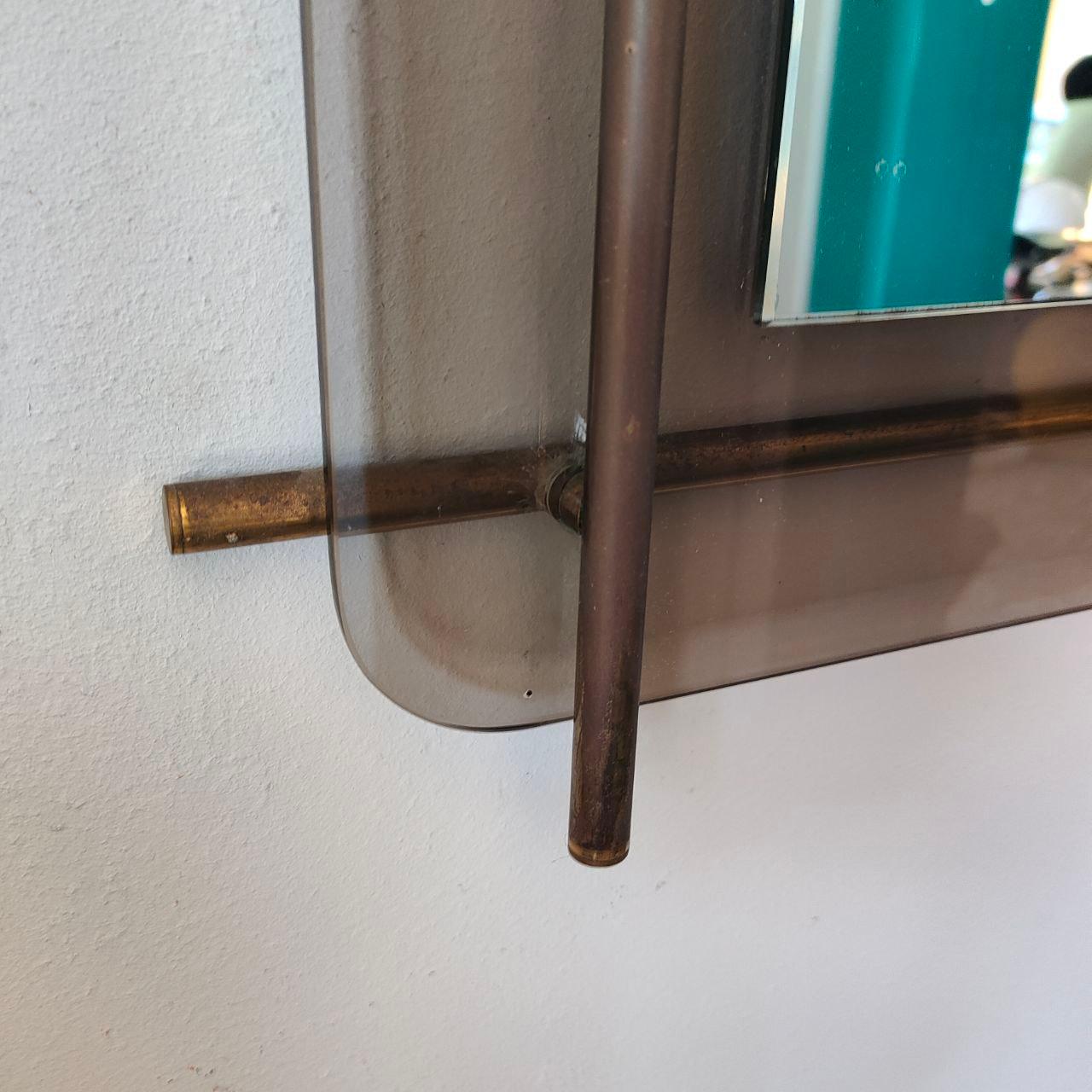 Italian brass and glass mirror by Renato Zevi for Metalarte, 1970s For Sale 3