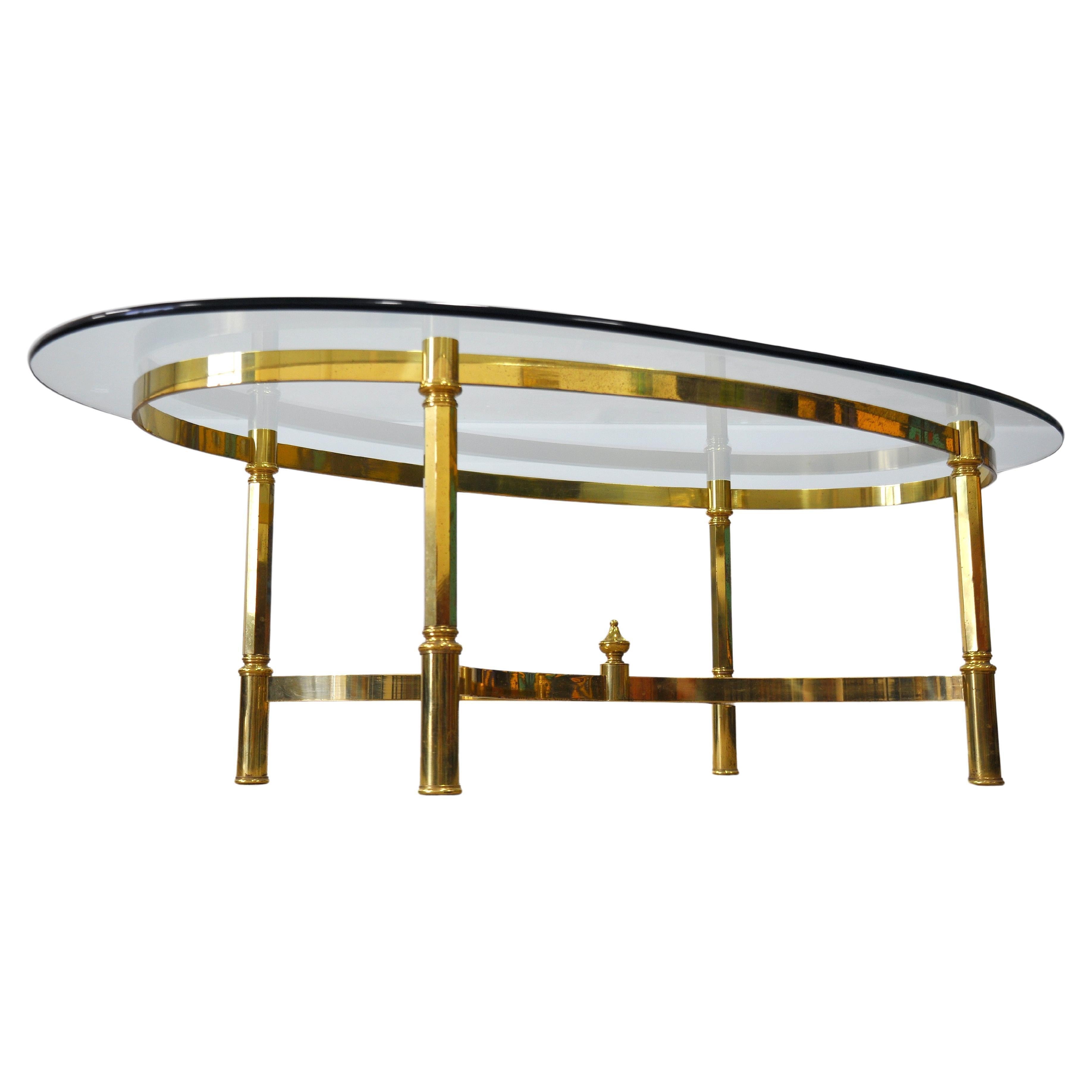 Mid-Century moderno Tavolino ovale italiano in ottone e vetro in vendita