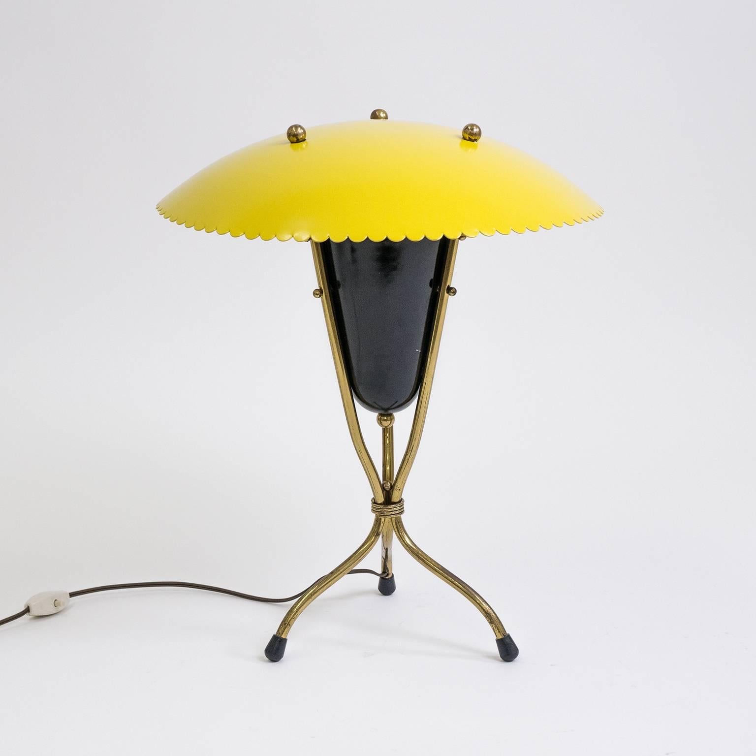 Mid-Century Modern Italian Brass and Lacquered Tripod Table Lamp, 1950s