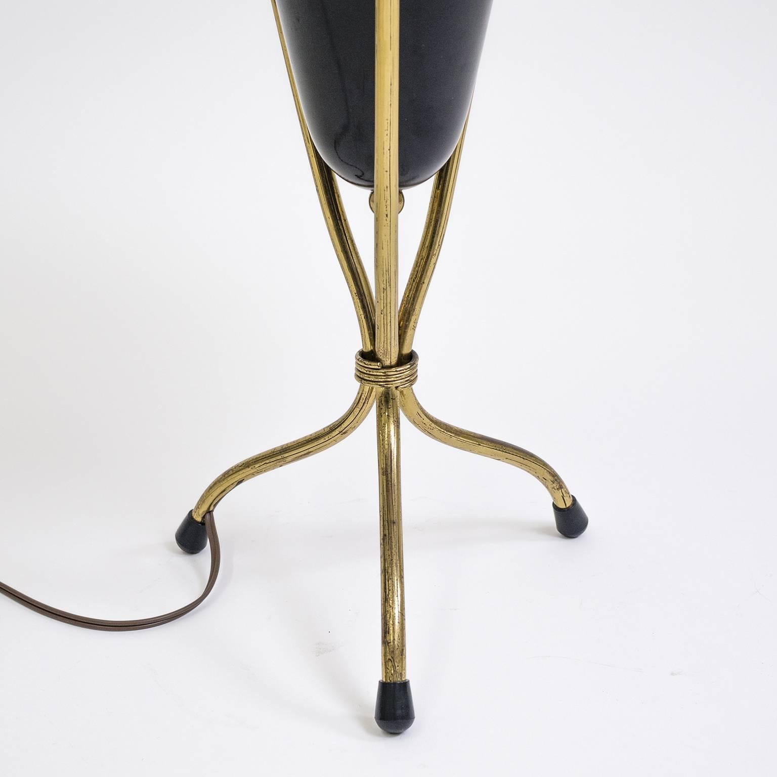 Mid-20th Century Italian Brass and Lacquered Tripod Table Lamp, 1950s