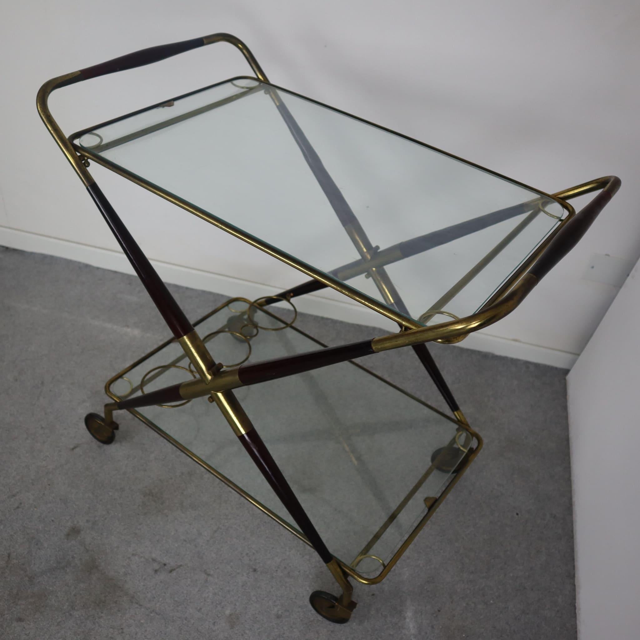 Chariot de bar italien en laiton et laqué avec plateau par Cesare Lacca, années 1950 en vente 5