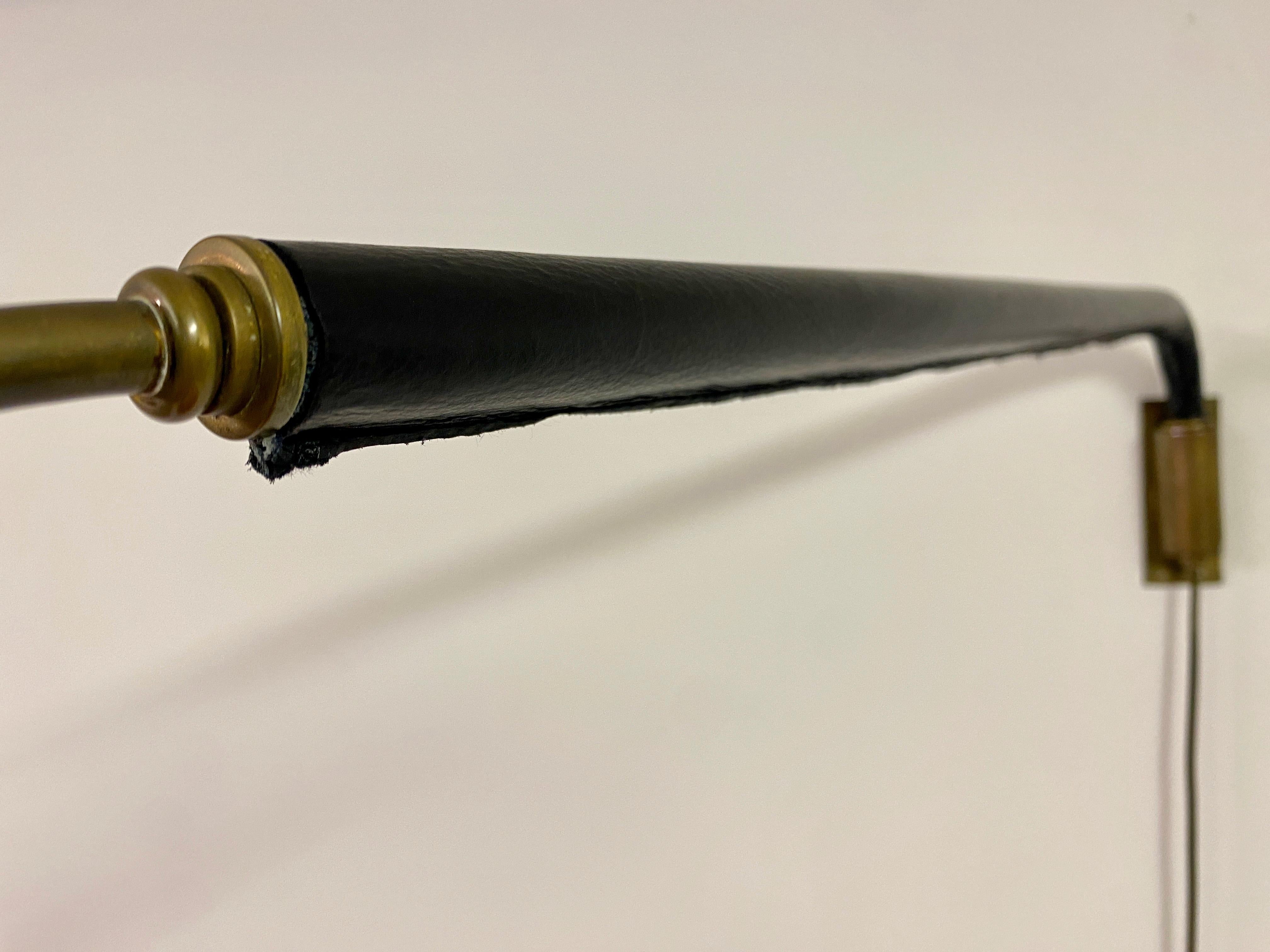 Aplique Telescópico Italiano de Latón y Cuero en venta 7