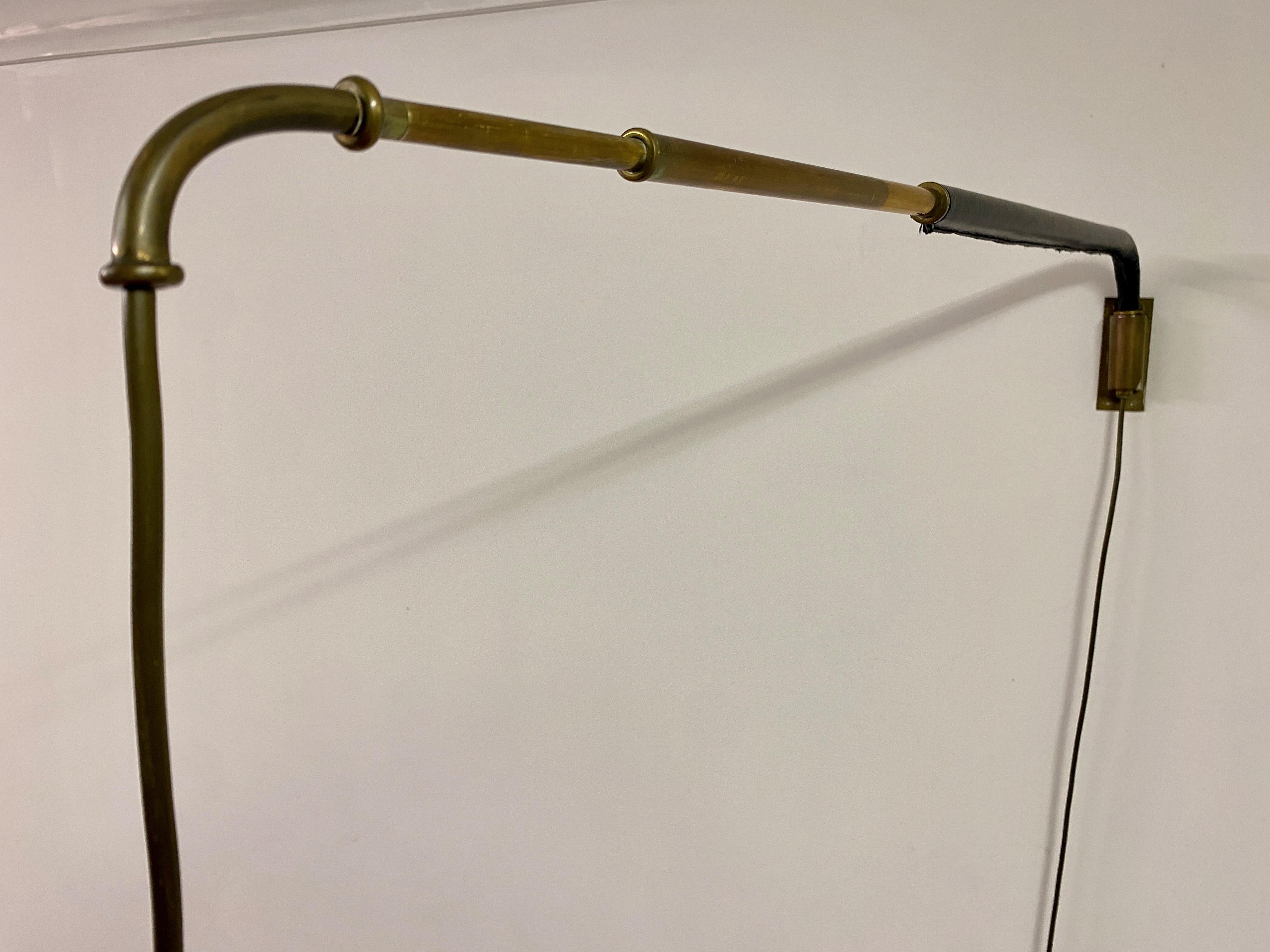 Aplique Telescópico Italiano de Latón y Cuero en venta 9