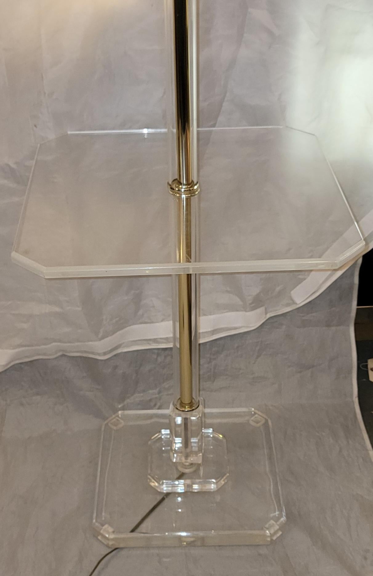 Italian Brass and Lucite Floor Lamp With Table Attached In Good Condition For Sale In Pasadena, CA