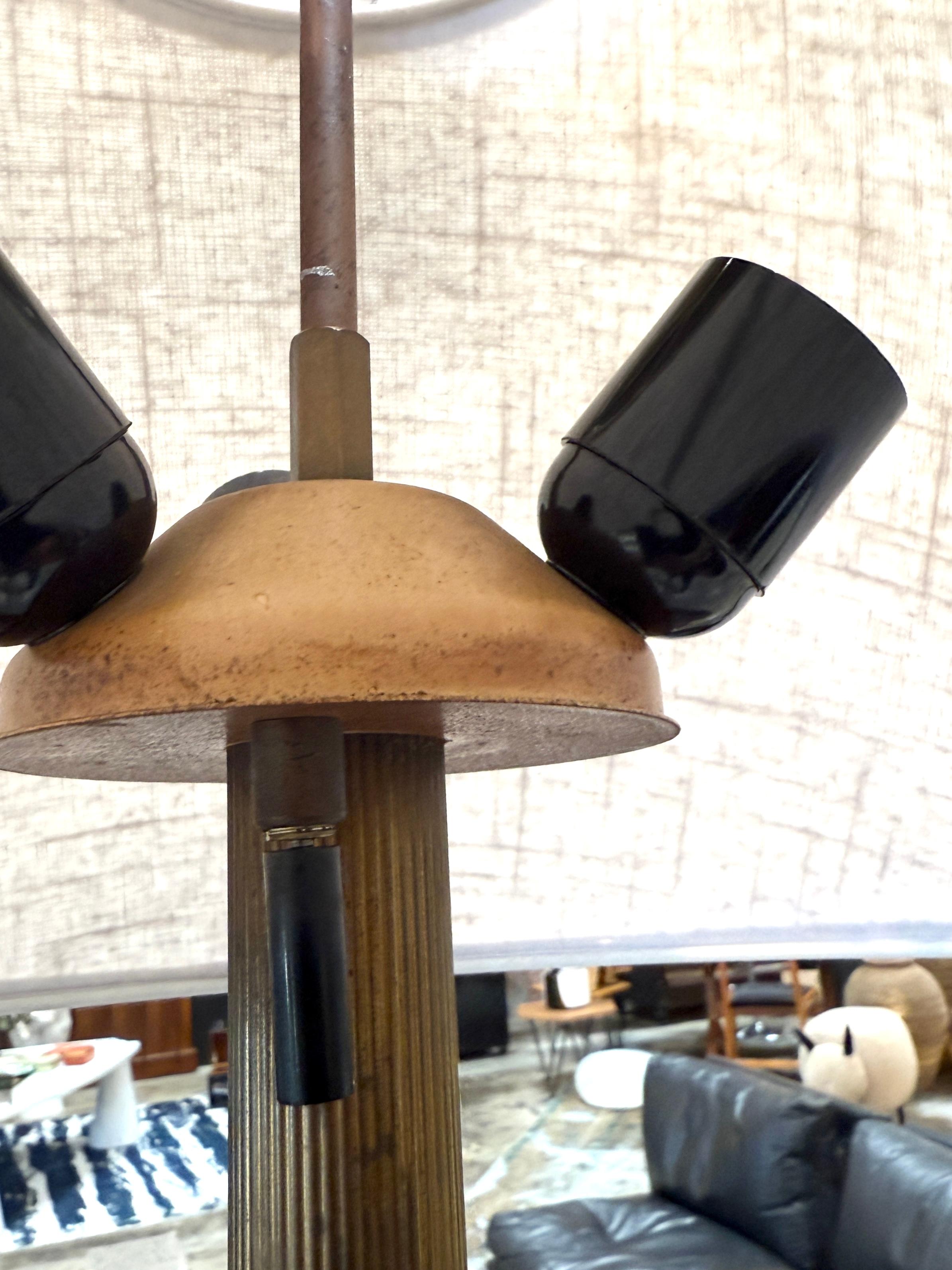 Lampadaire italien en laiton et marbre avec bras pivotant, années 1970 en vente 1