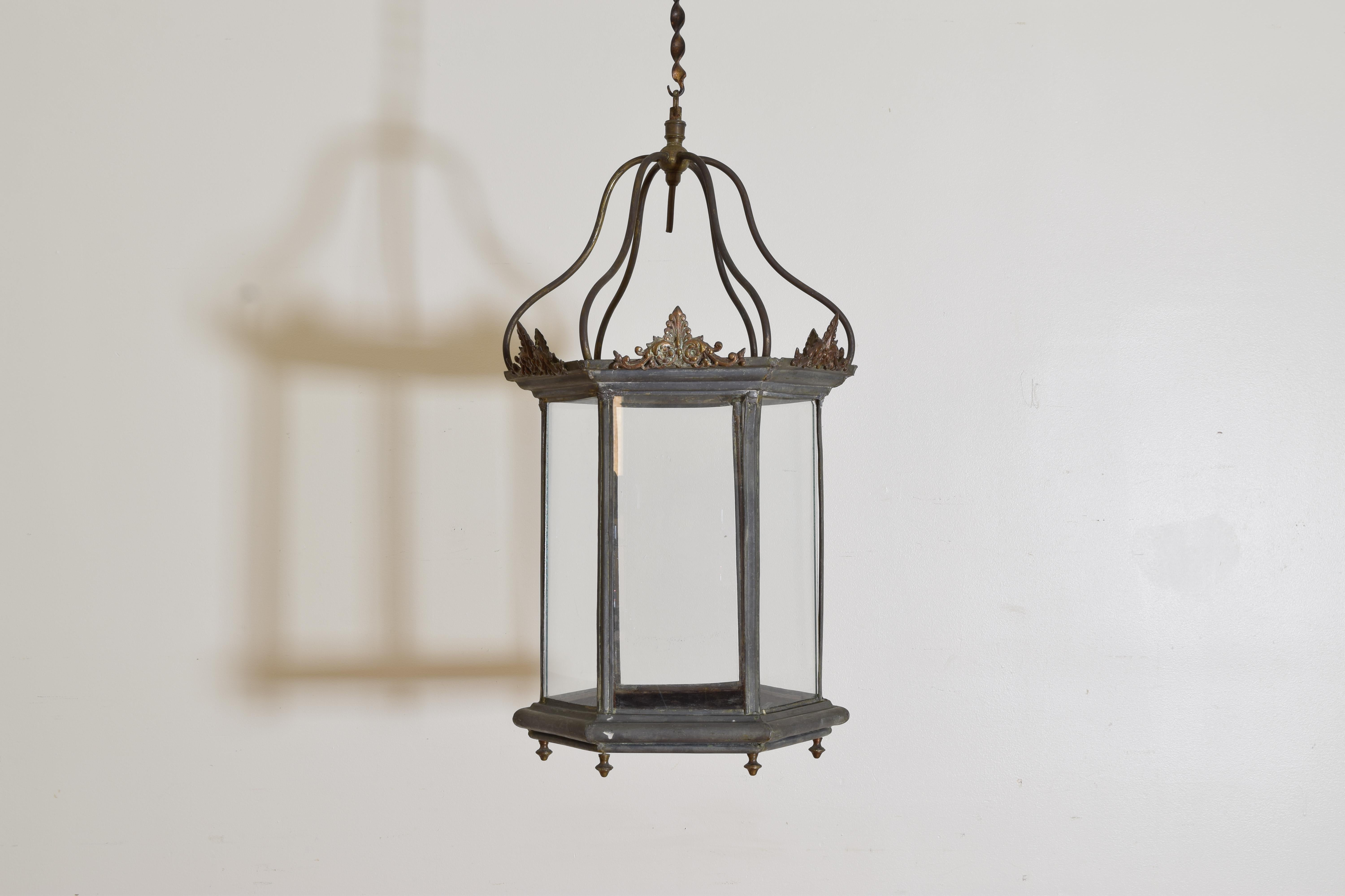 Italian Brass and Metal Hexagonal Lantern, 2nd quarter 19th century In Good Condition For Sale In Atlanta, GA