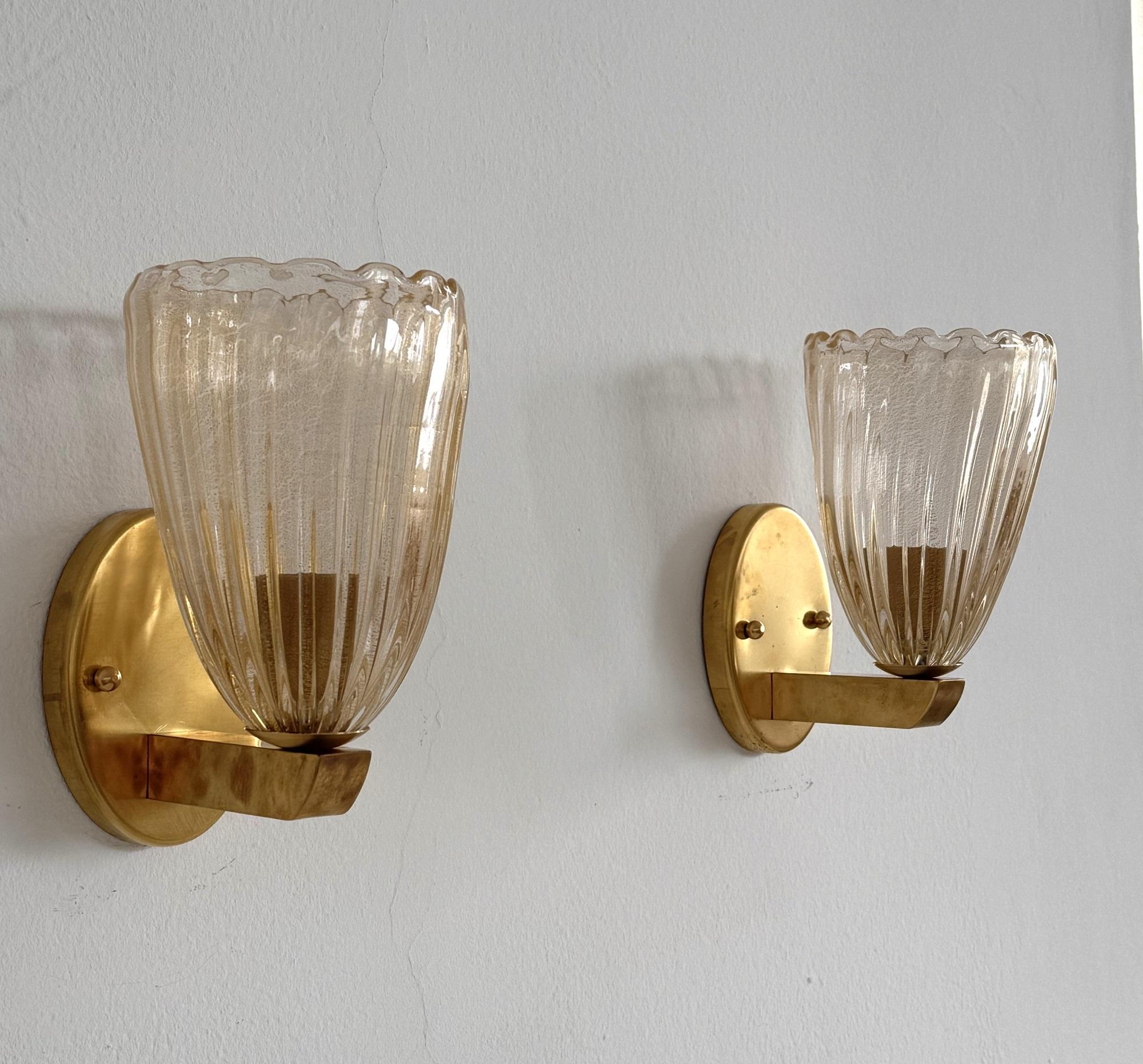 Apliques o candelabros italianos de latón y cristal de Murano en estilo Art Déco, años 1990 Hecho a mano en venta