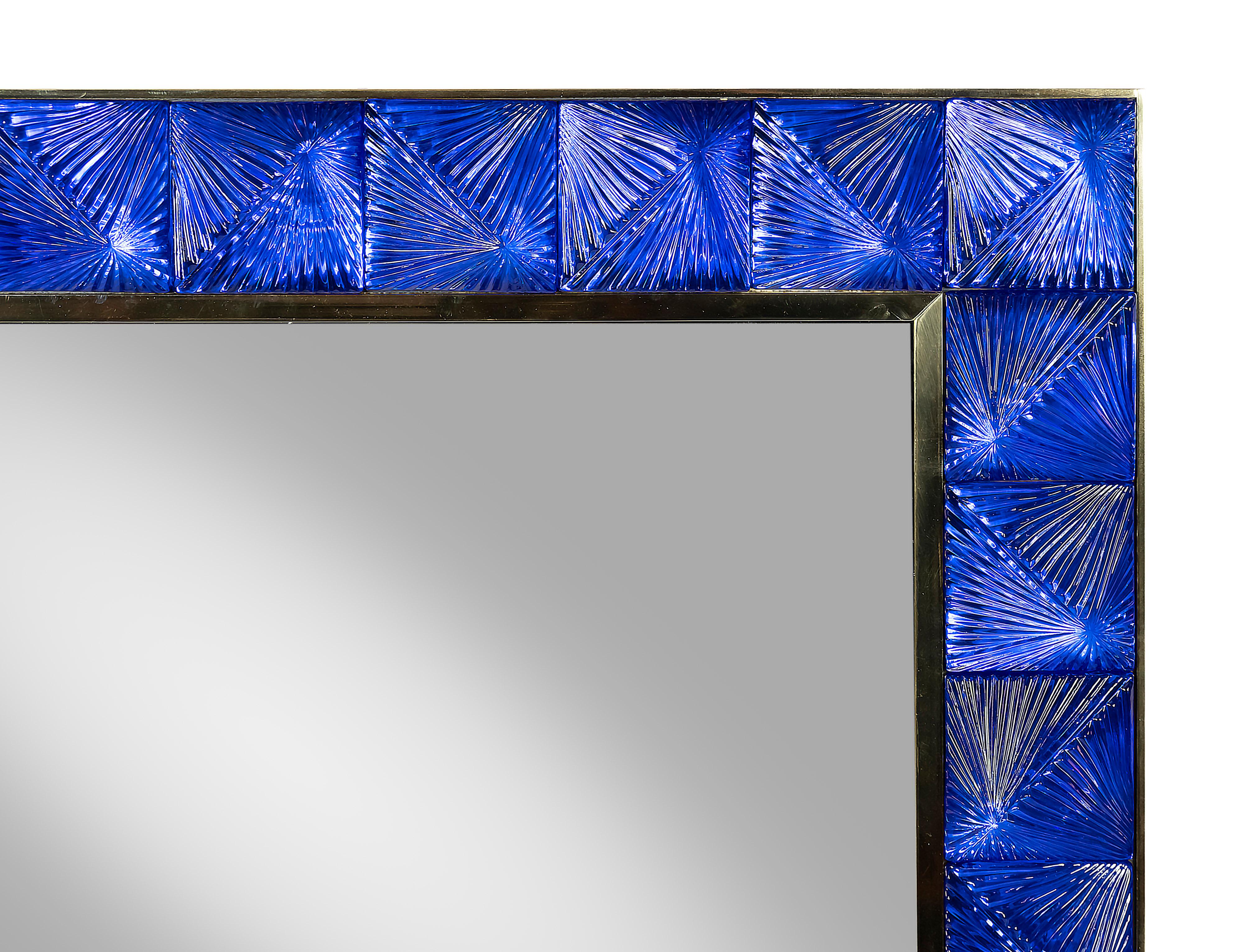 Italienischer Wandspiegel aus Messing und Muranoglas (Handgefertigt) im Angebot