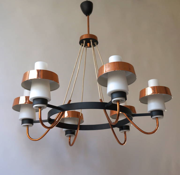 Italian Murano opaline glass and brass chandelier.
Measures: Diameter 80 cm.
Height 85 cm.