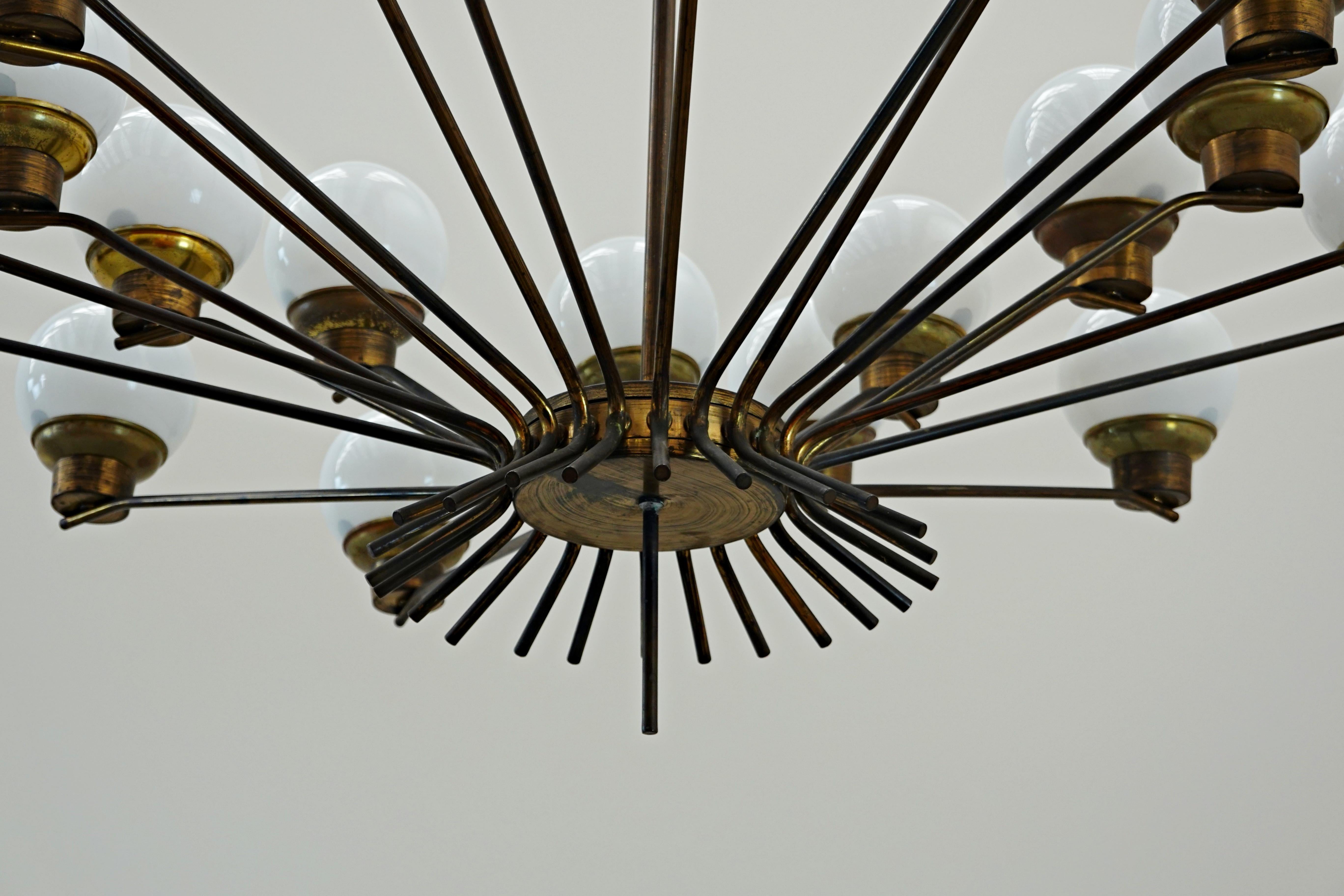 Mid-Century Modern Italian Brass and Opaline Chandelier For Sale 5