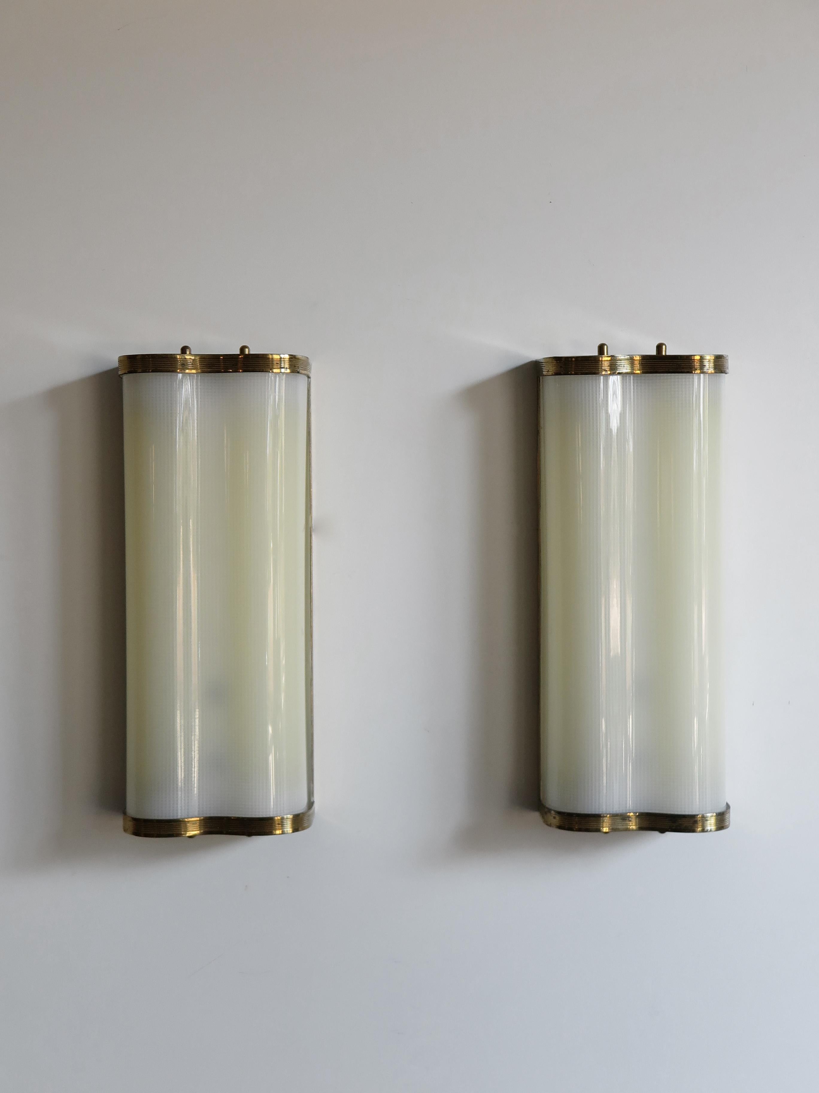 Italian Brass and Plexiglass Wall Lamps Sconces Midcentury 1950s In Good Condition In Reggio Emilia, IT