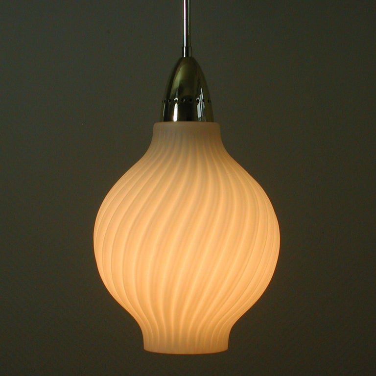 Italian Brass and Satin Opaline Glass Pendant Attributed to Arredoluce, 1950s In Good Condition For Sale In Nümbrecht, NRW