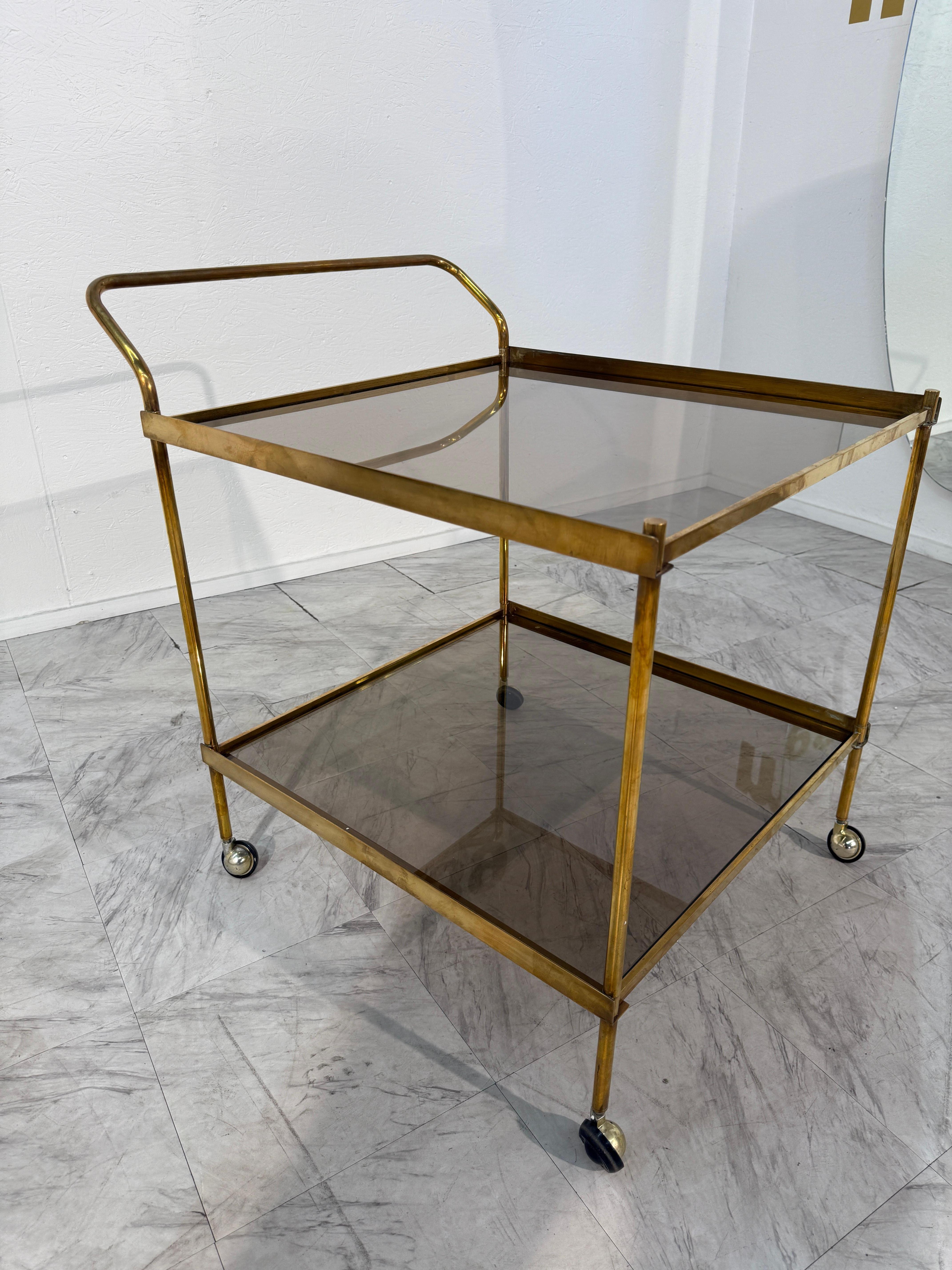 Italian Brass and Smoked Glass Bar Cart, 1970s en vente 1