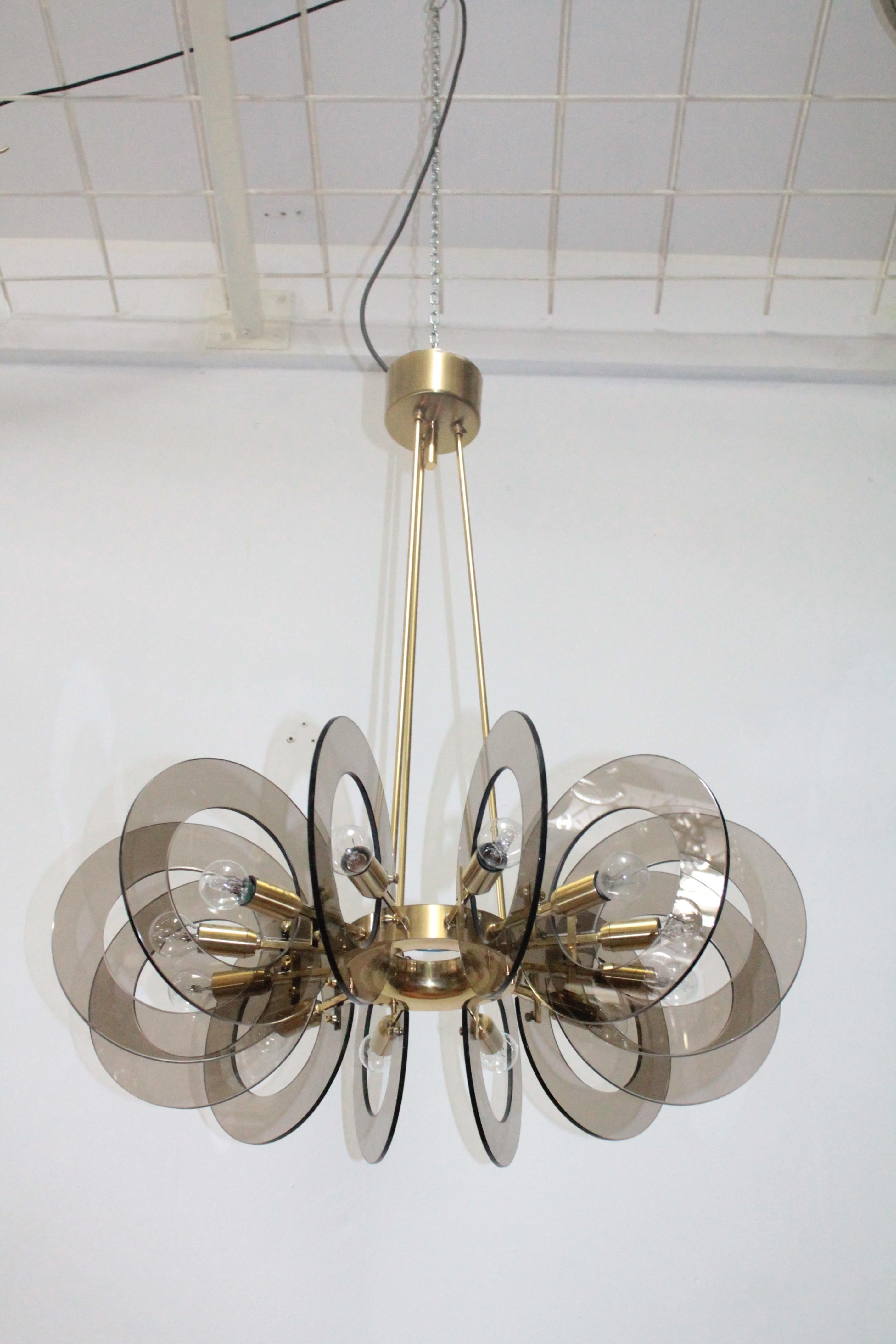 Mid-20th Century Italian Brass and Smoked Glass Chandelier by Gino Paroldo, 1960s For Sale