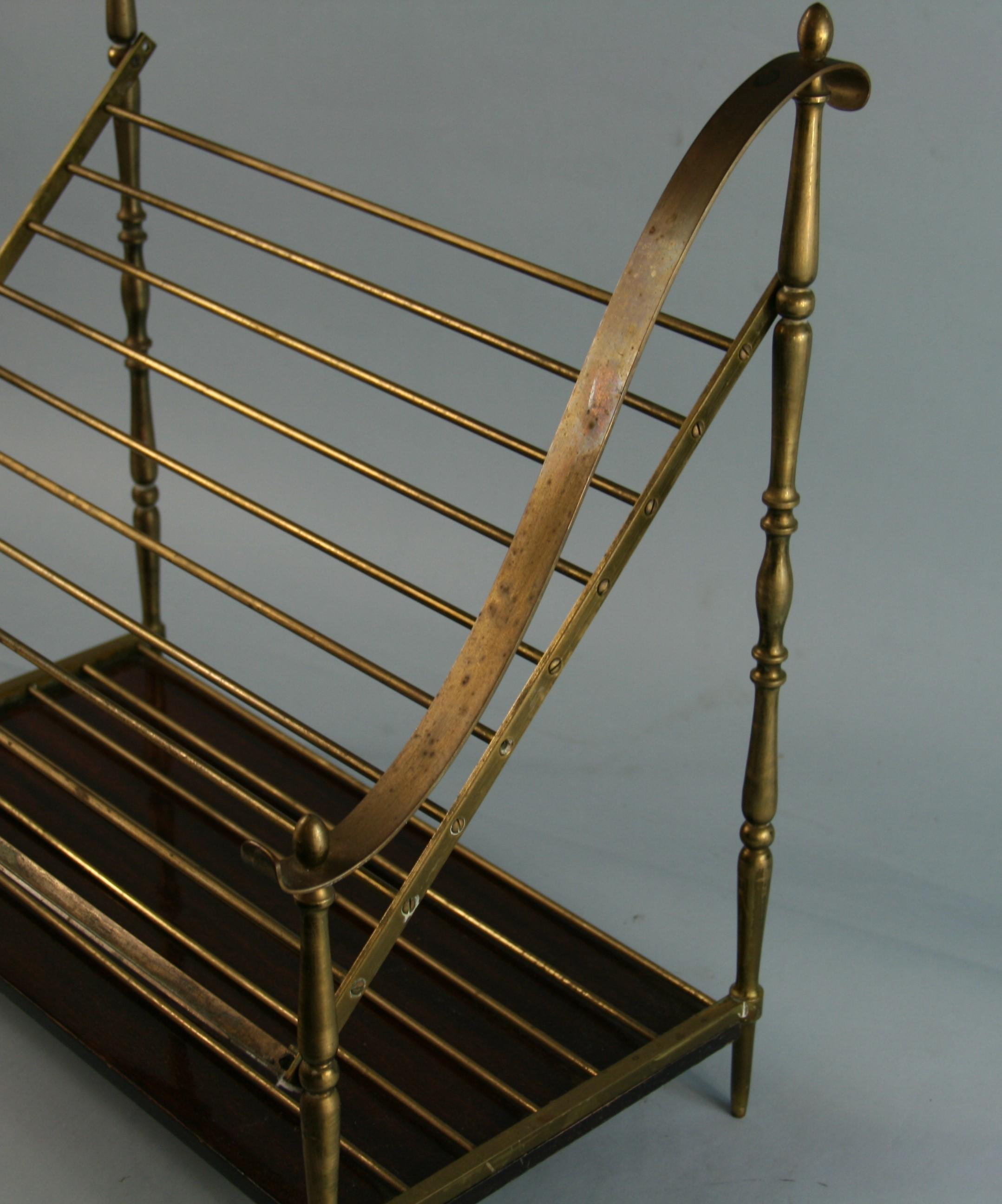 Italian Brass and Wood Music/Magazine Rack In Good Condition For Sale In Douglas Manor, NY