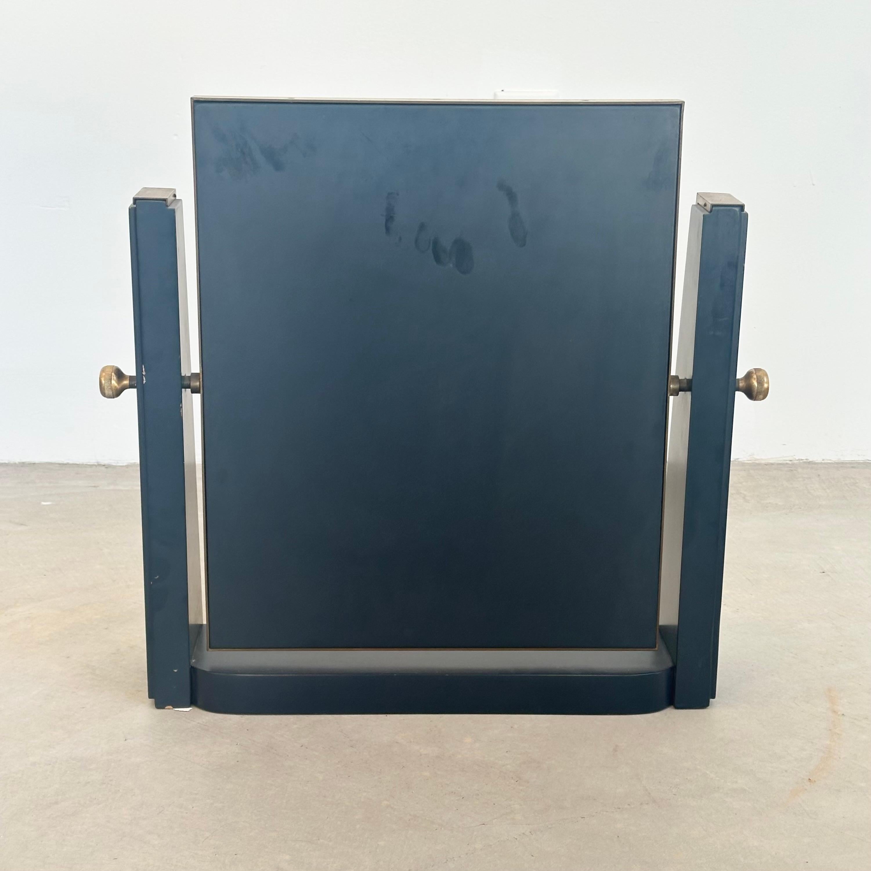 Miroir de table italien en laiton et bois en vente 1