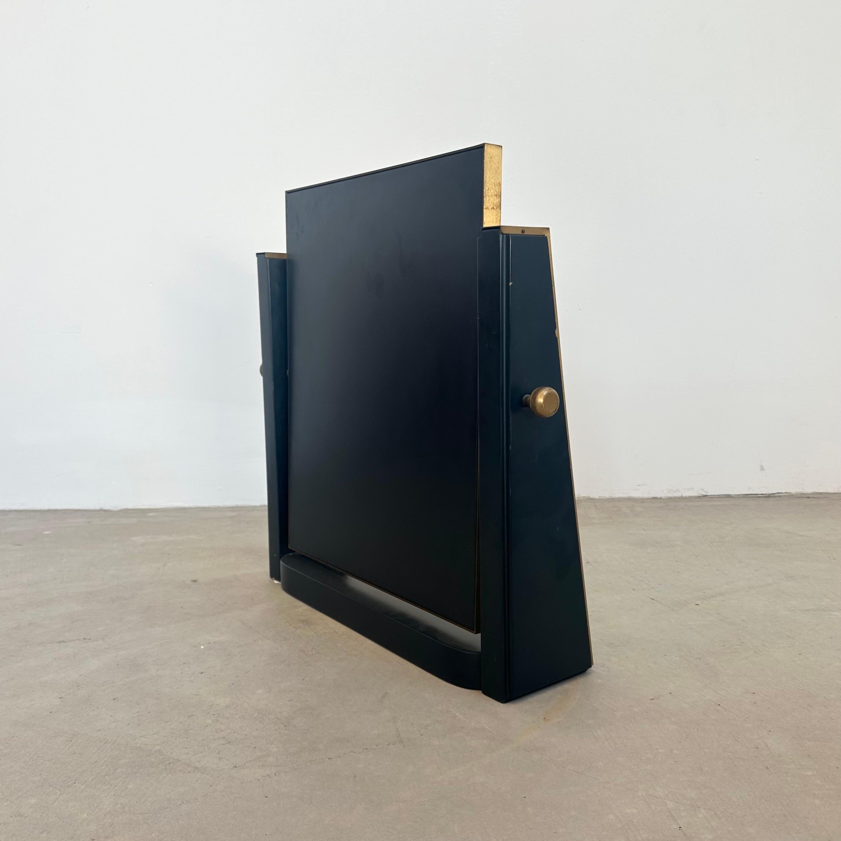 Miroir de table italien en laiton et bois en vente 2