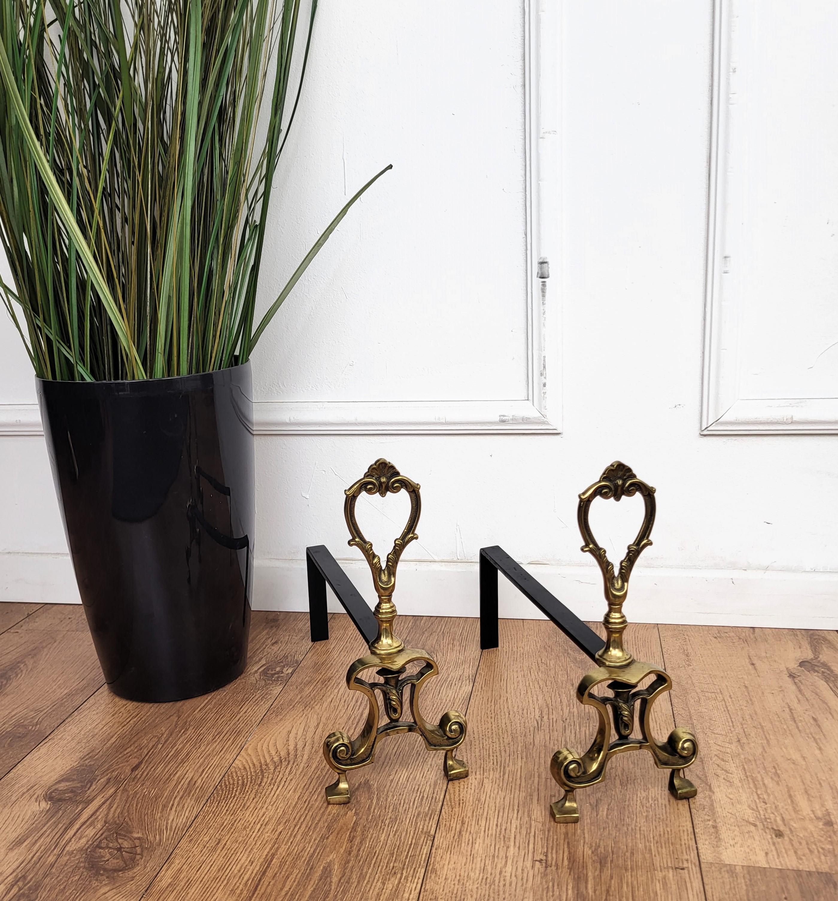 Hollywood Regency Italian Brass and Wrought Iron Pair of Andirons Log Holder en vente