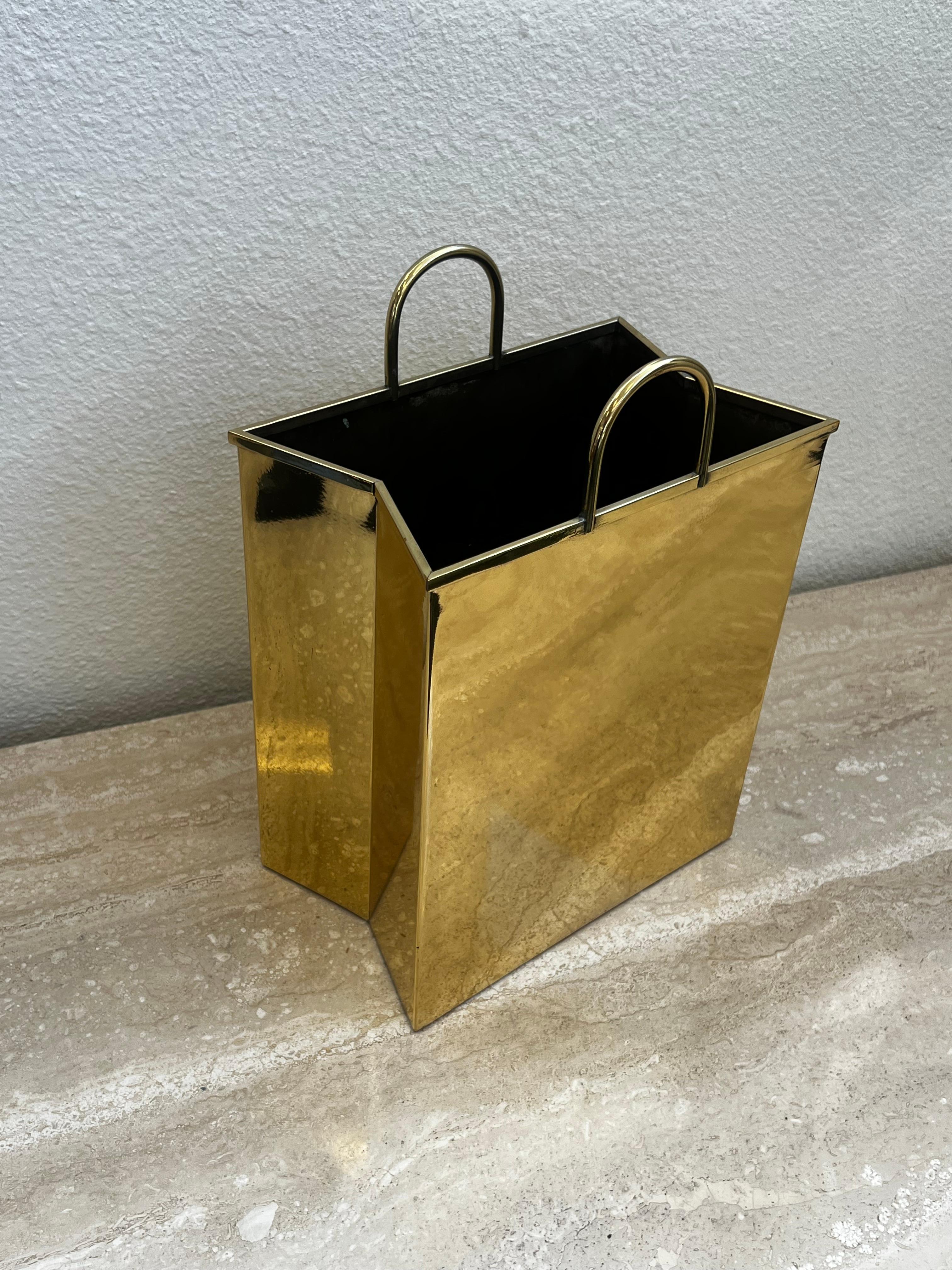 1970’s Italian polish brass bag waste basket/magazine holder. 
In beautiful vintage condition with minor wear consistent with age. 

Measurements: 5.5” Deep, 9” Wide, 12.38” High. 