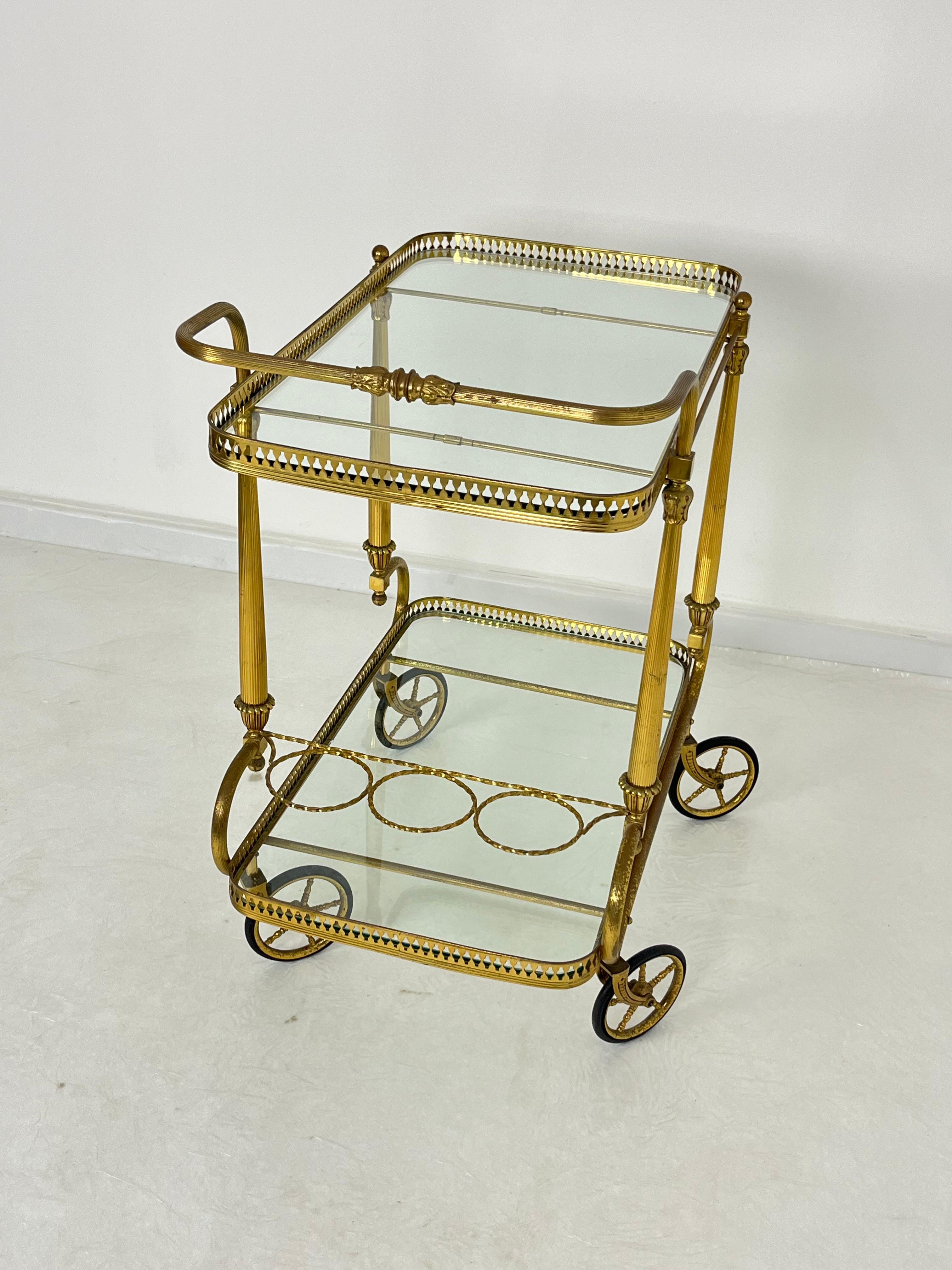 Milieu du XXe siècle Chariot de bar italien en laiton, années 1950. en vente