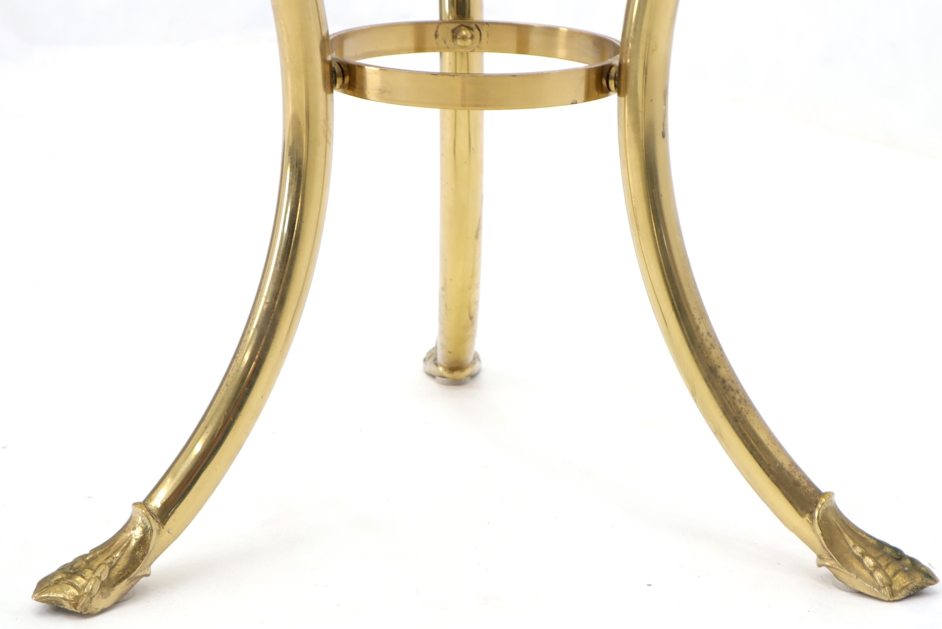 Base en laiton italienne Table de lampe ronde avec plateau en verre Guéridon Stand en vente 6
