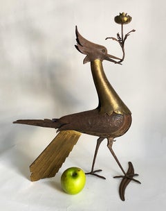 Portacandele a forma di uccello in ottone con stelo a fiore - Scultura del metà del secolo scorso, 21".
