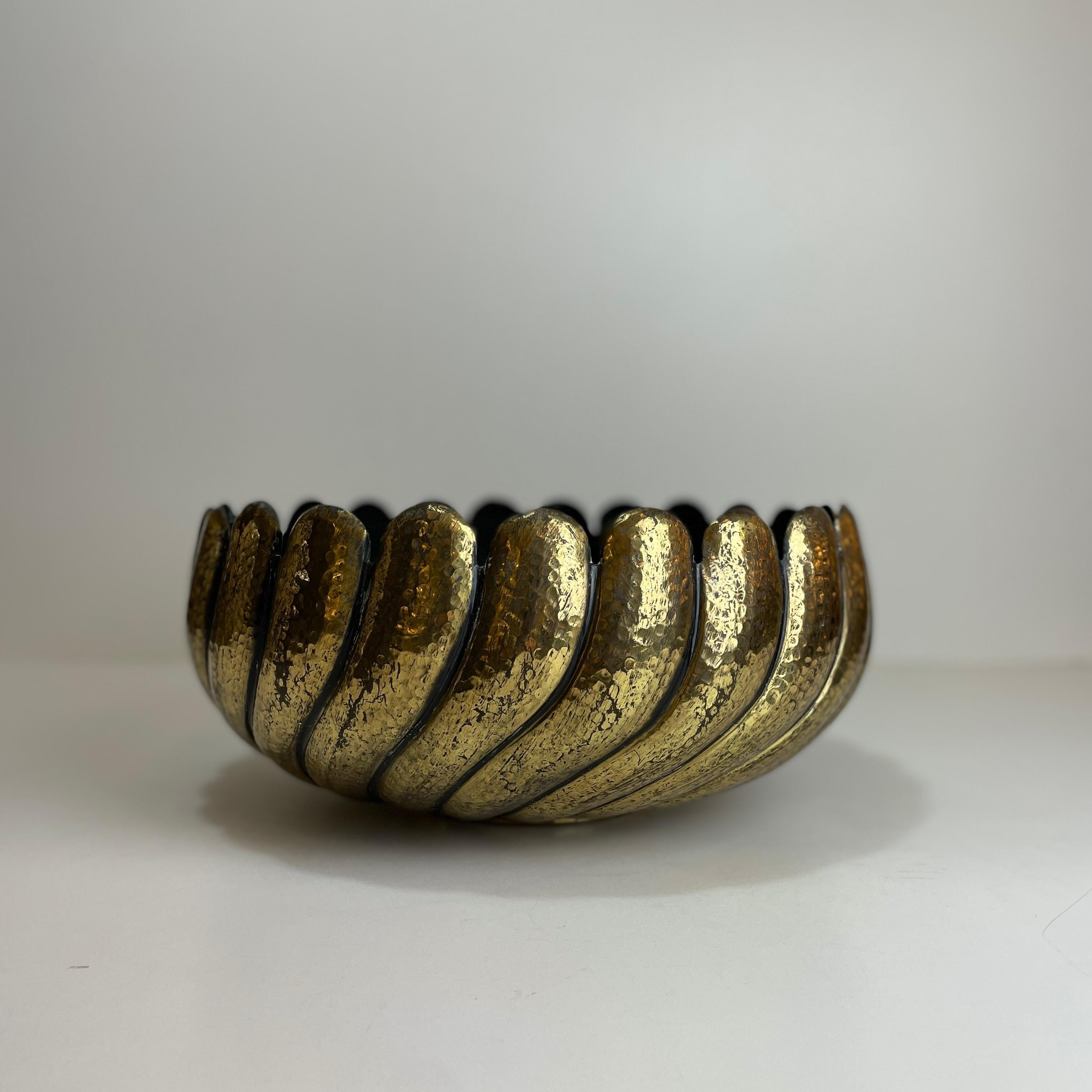 Art Deco Italian Brass Bowl in the style of Egidio Casagrande, 1970s For Sale