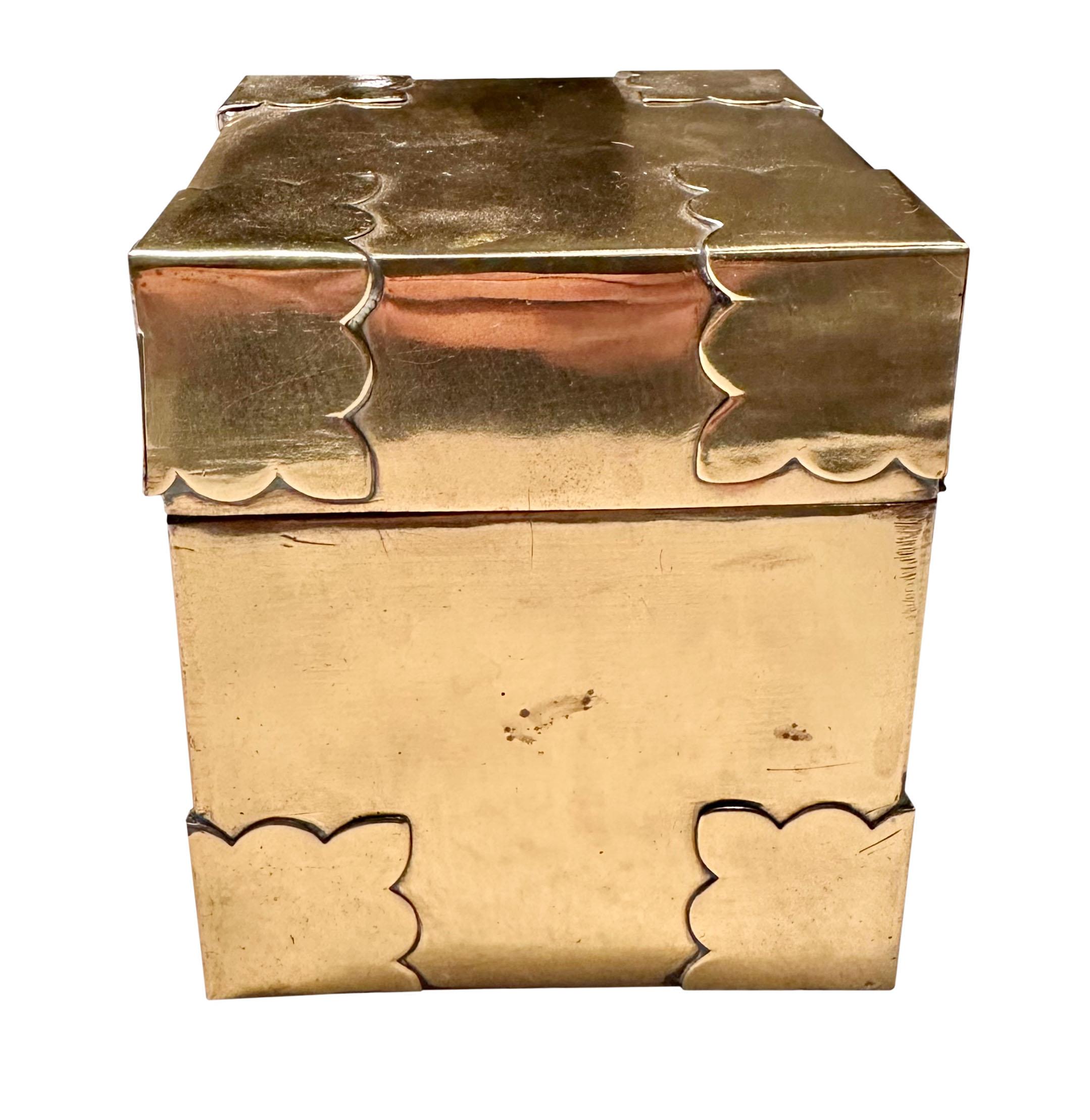 A wonderfully design in this decorative 1970s Italian brass storage box. Hinged top and clasp front closure. The interior depth is three inches.