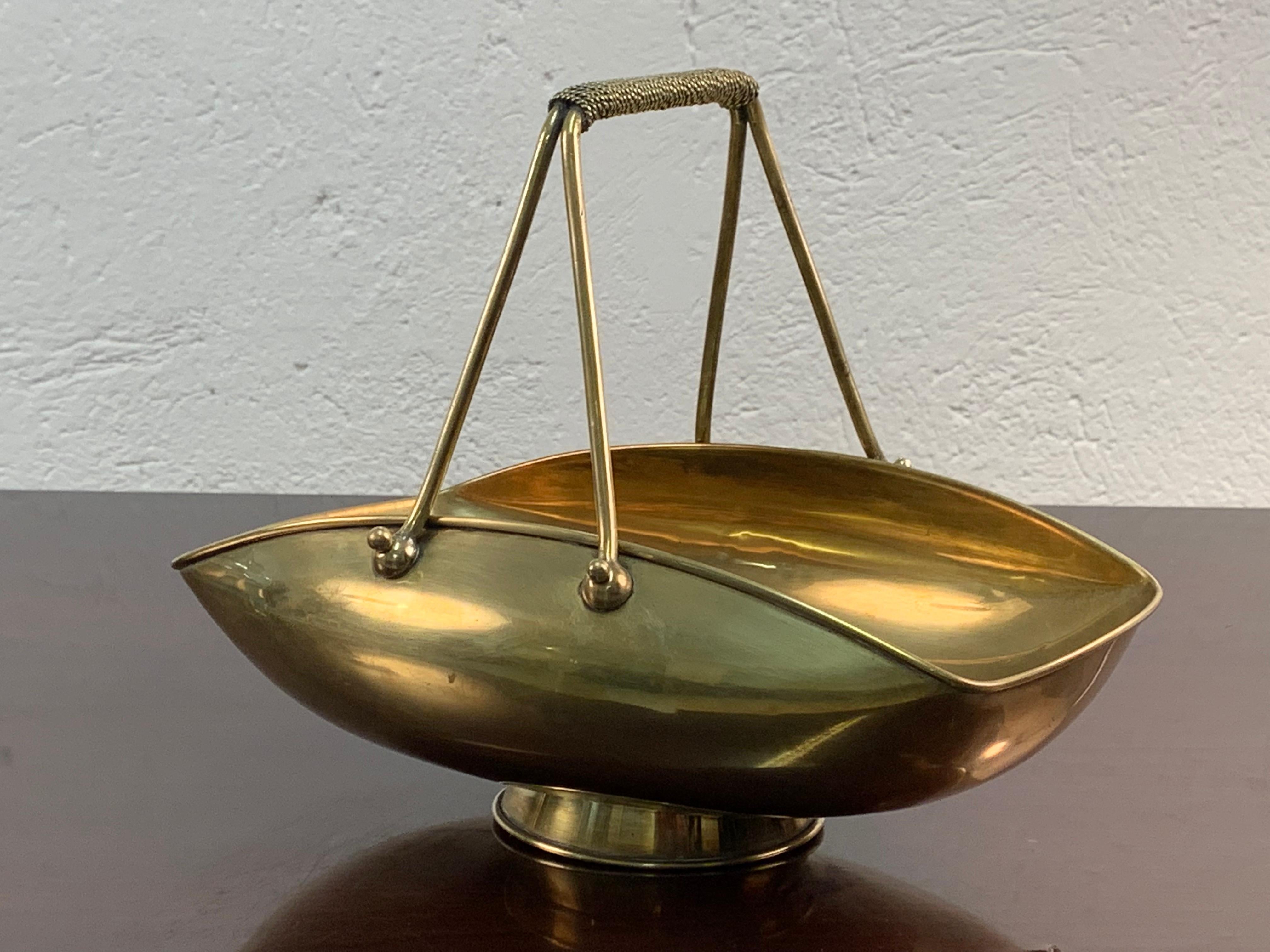 Italian Brass Centerpiece from the 1950s, Bowl, Italy, 1950s For Sale 1