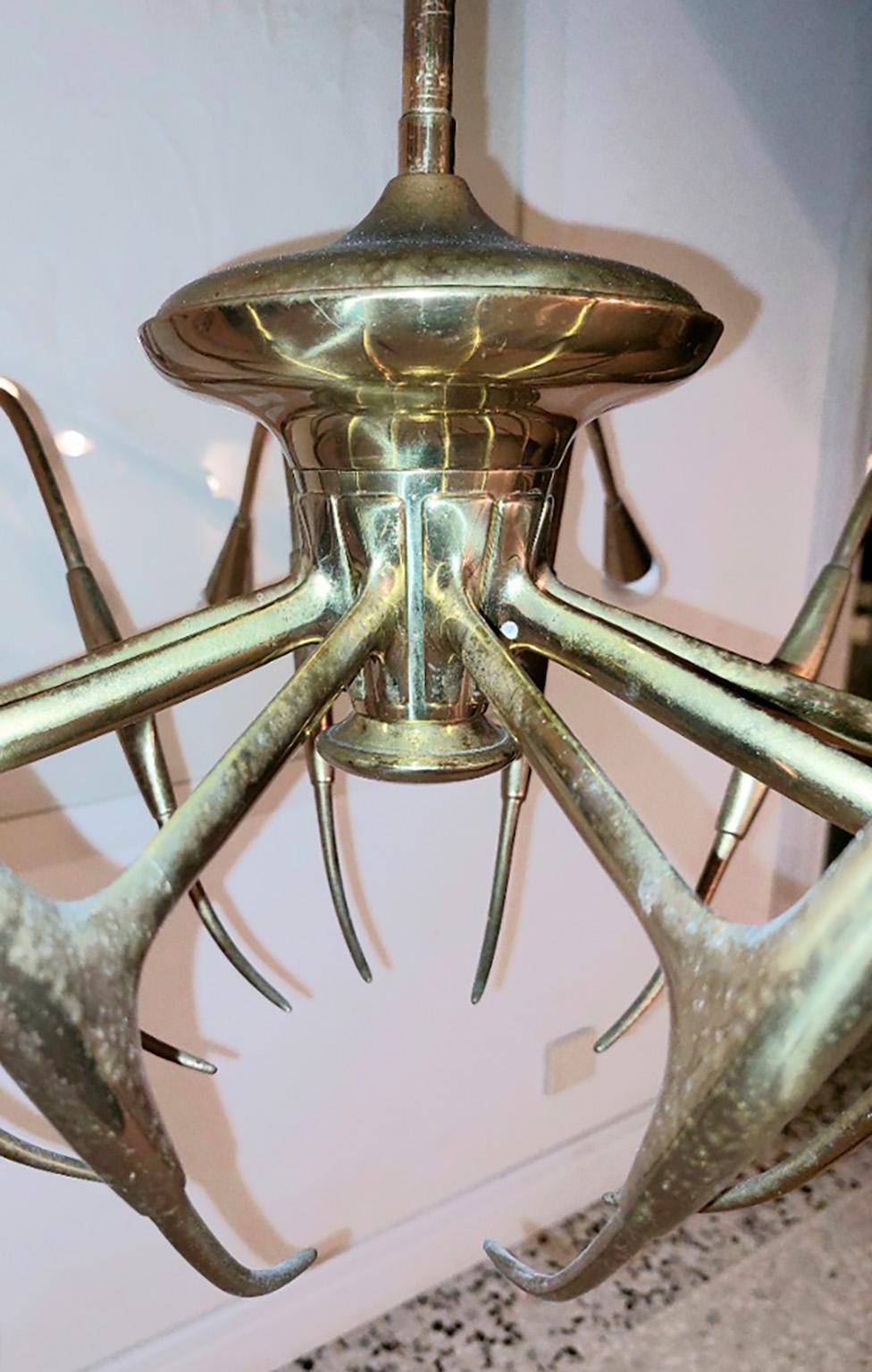 Interesting and rare chandelier  mod. SpIder
entirely of brass in the shape of a Spider,
 designed by Oscar Torlasco for the LUMI manufacture in Milan in the 1950s and 60s.
Good genetal conditions. With original brass Patina  which can be polished,