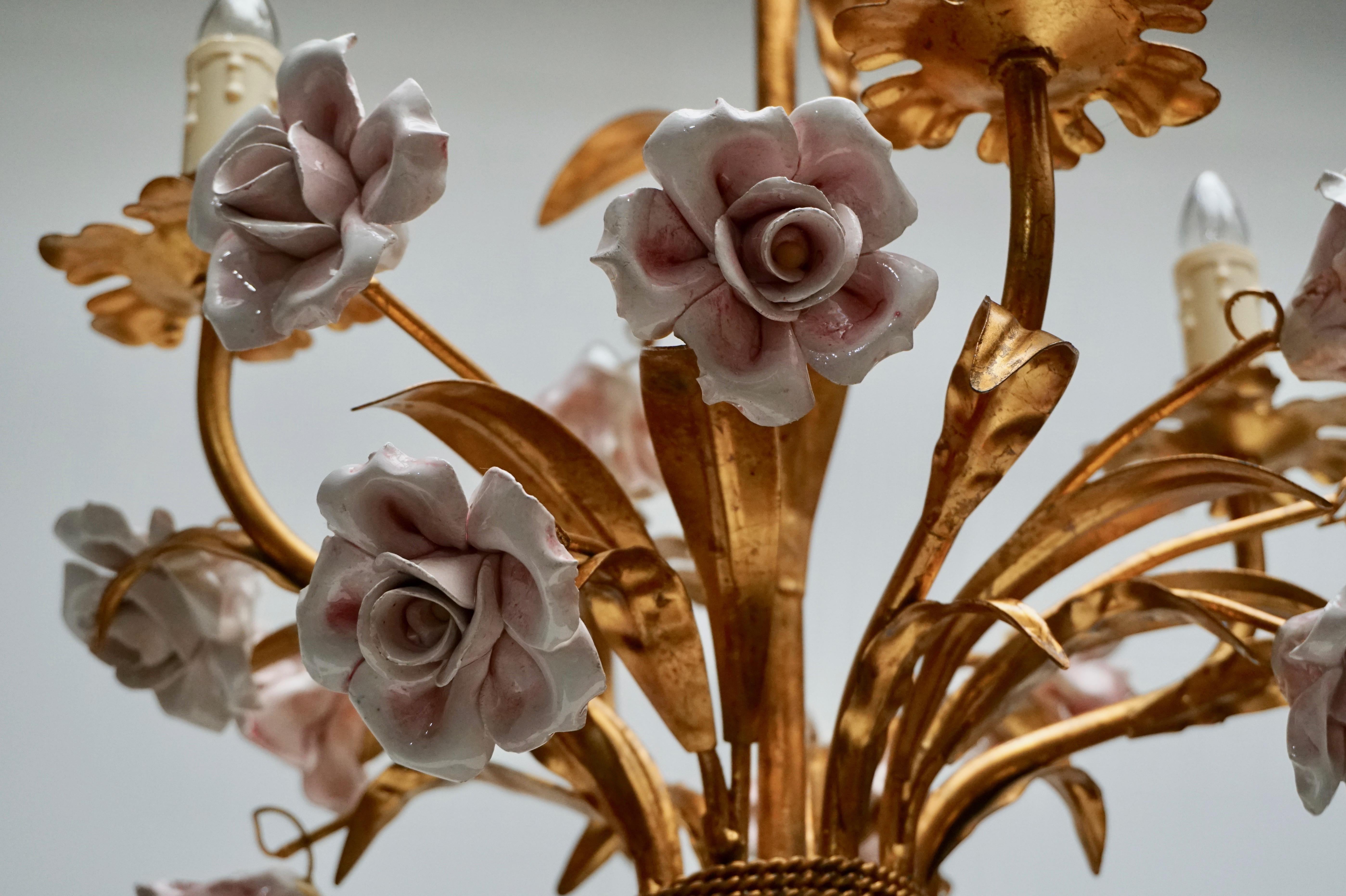 Italian Brass Chandelier with Porcelain Flowers In Good Condition In Antwerp, BE