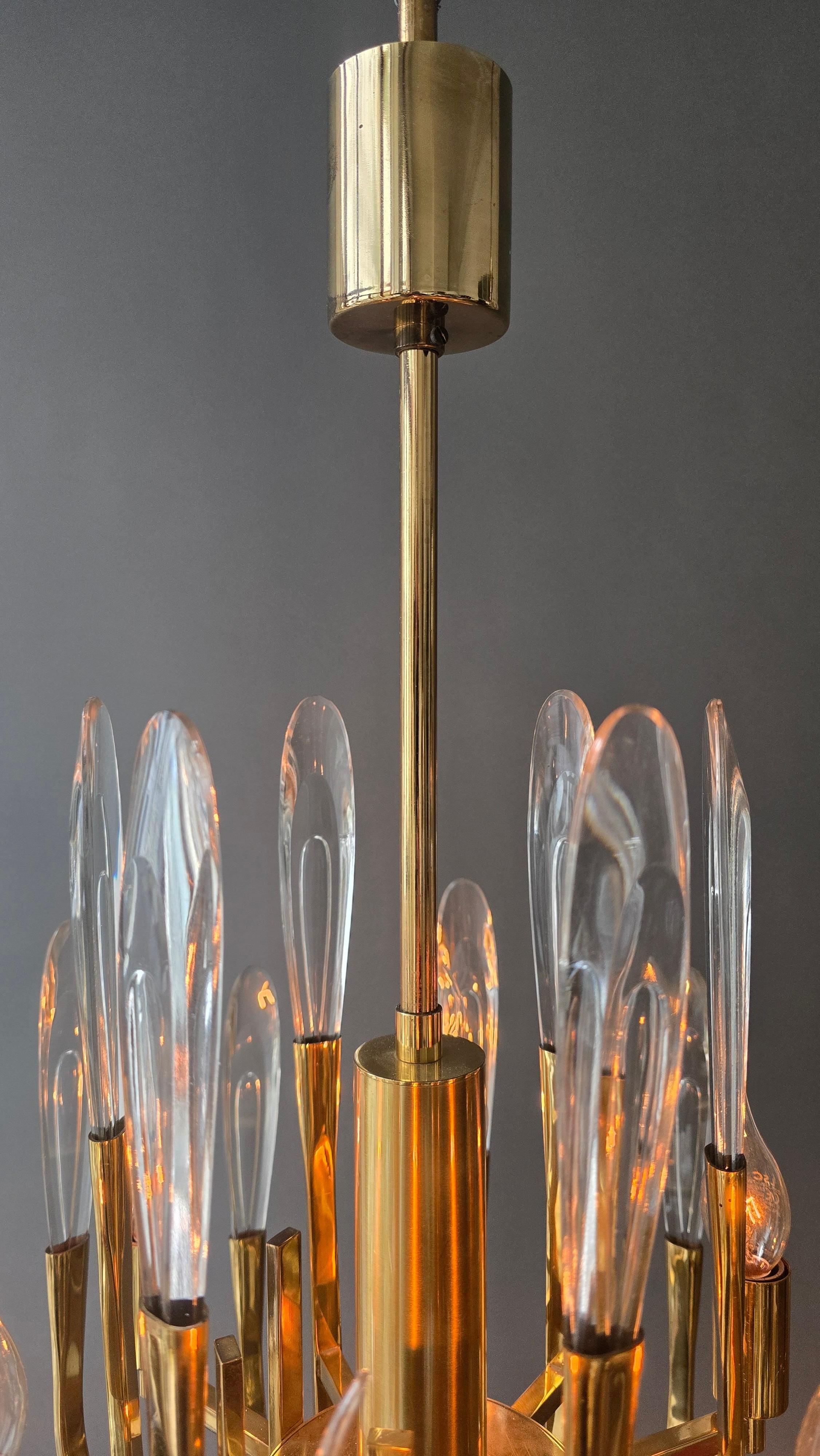 Lustre italien en laiton avec gouttes de flammes en verre massif, style Scolari, années 1970 en vente 1