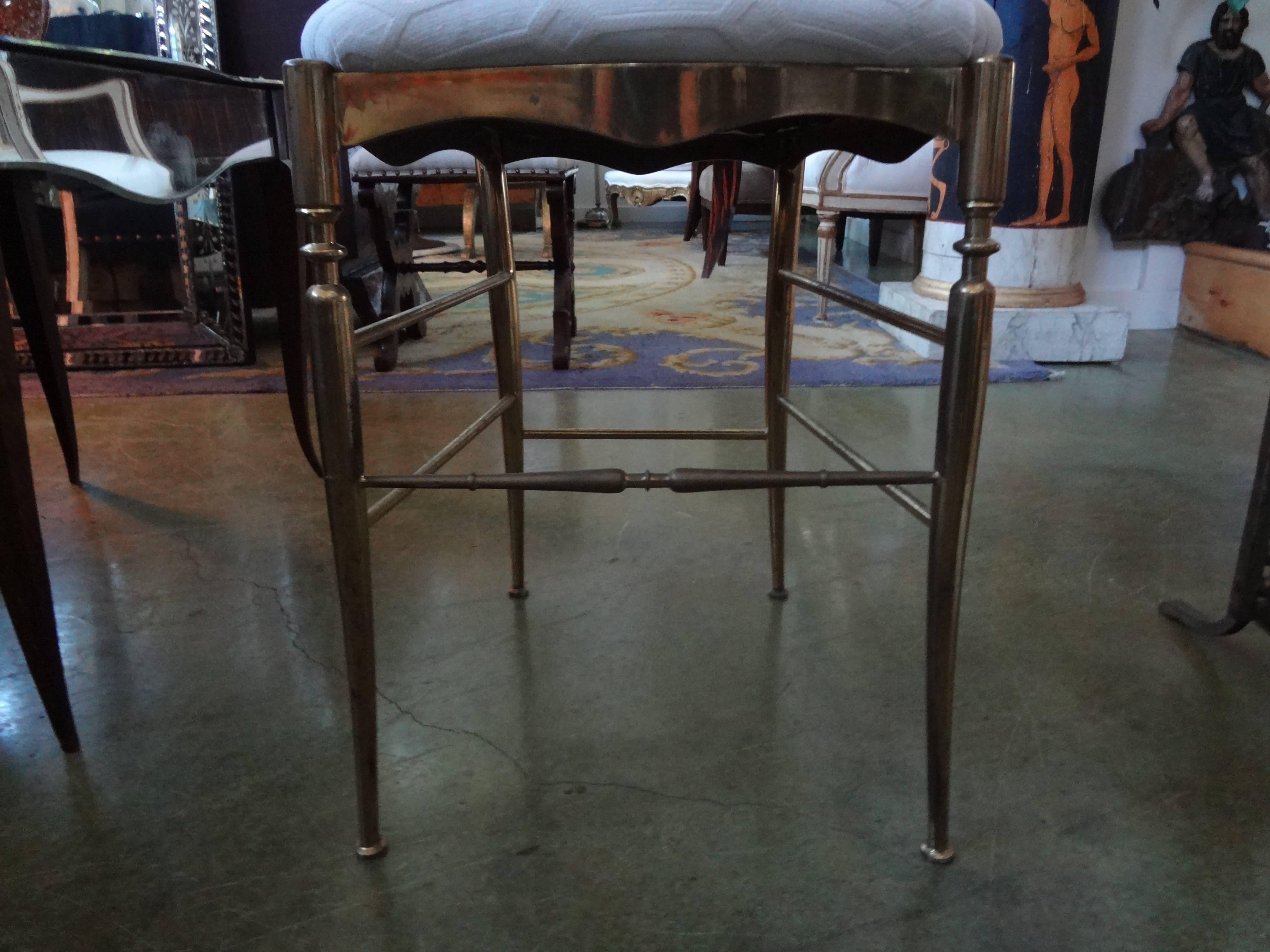Italian brass Chiavari Campanino chair by Figli Di Sanguineti, circa 1960. This Italian neoclassical style brass chair offers clean lines and comfort. Would be perfect as a side chair in an entrance hall, powder room, vanity or dressing area. This