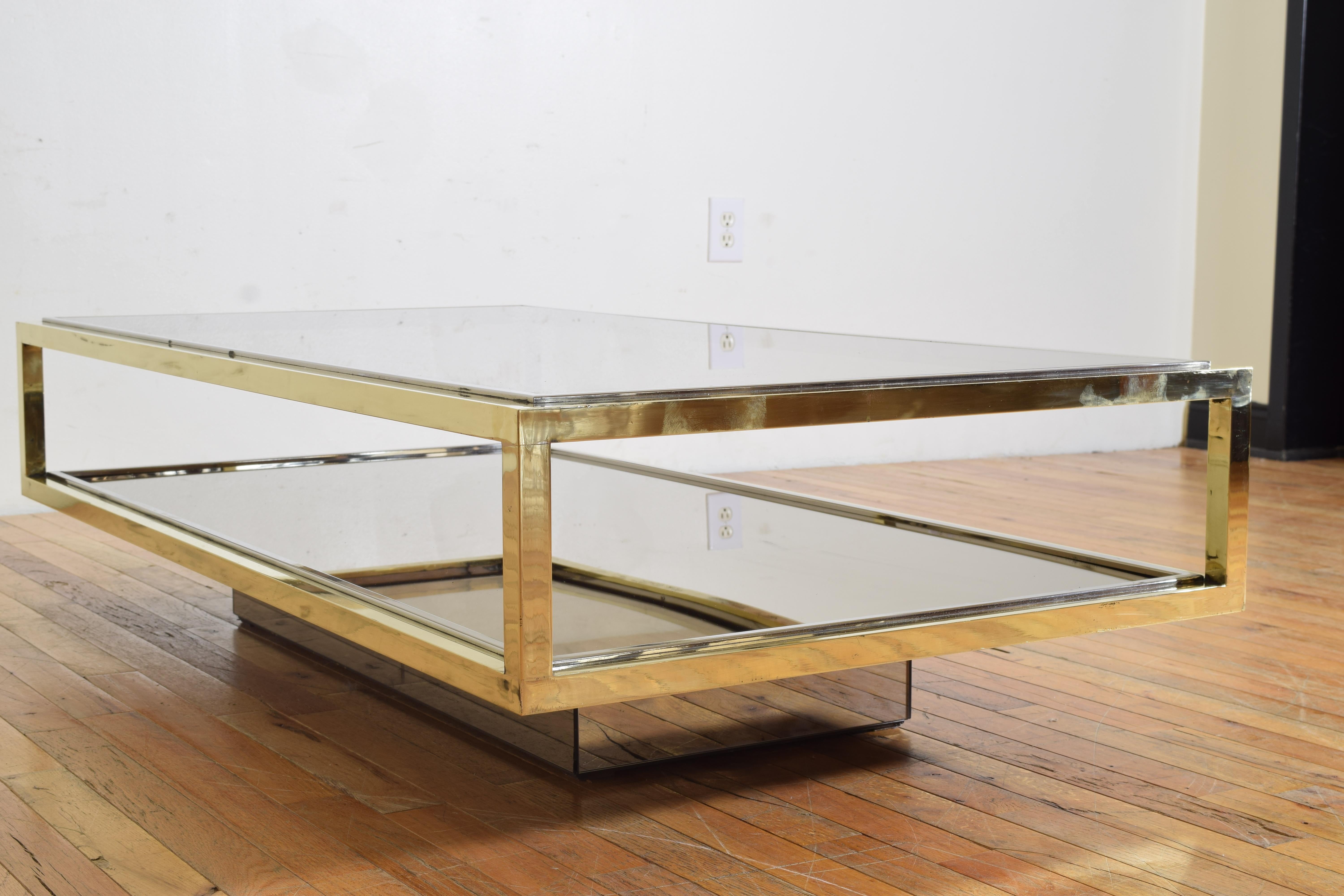 Italienischer Couchtisch aus Messing, Chrom, Spiegeln und Glas, wahrscheinlich 1970er Jahre (Ende des 20. Jahrhunderts) im Angebot