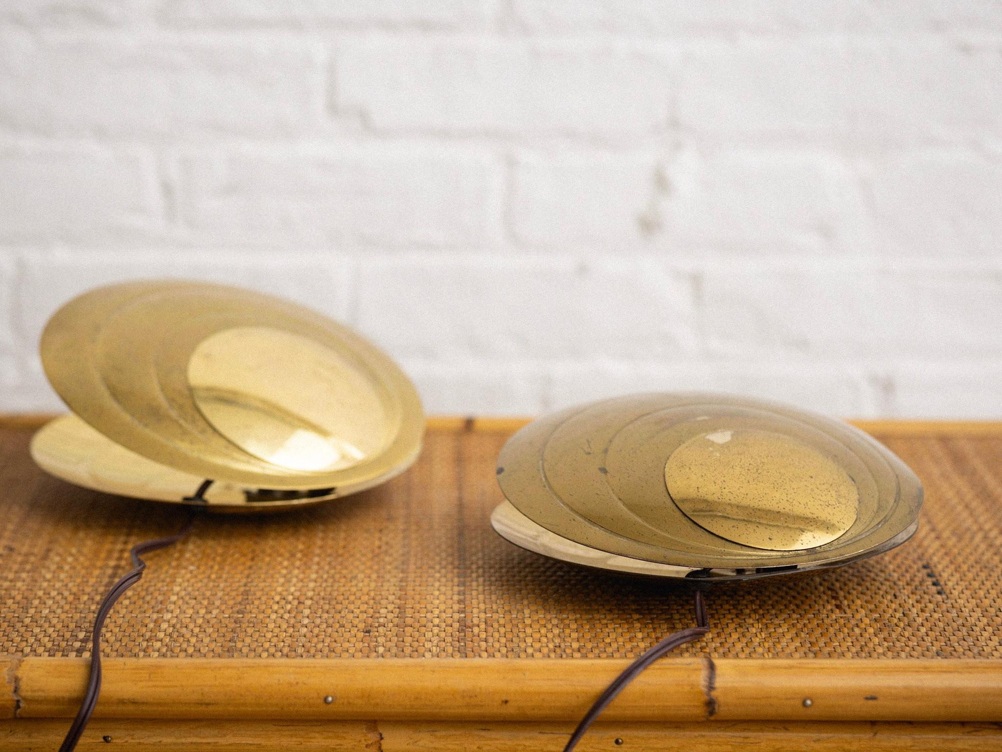 A pair of midcentury Italian brass clamshell lamps by Angelo Brotto. Brass outer shells are joined to create the clam revealing the lightbulb as the inner 