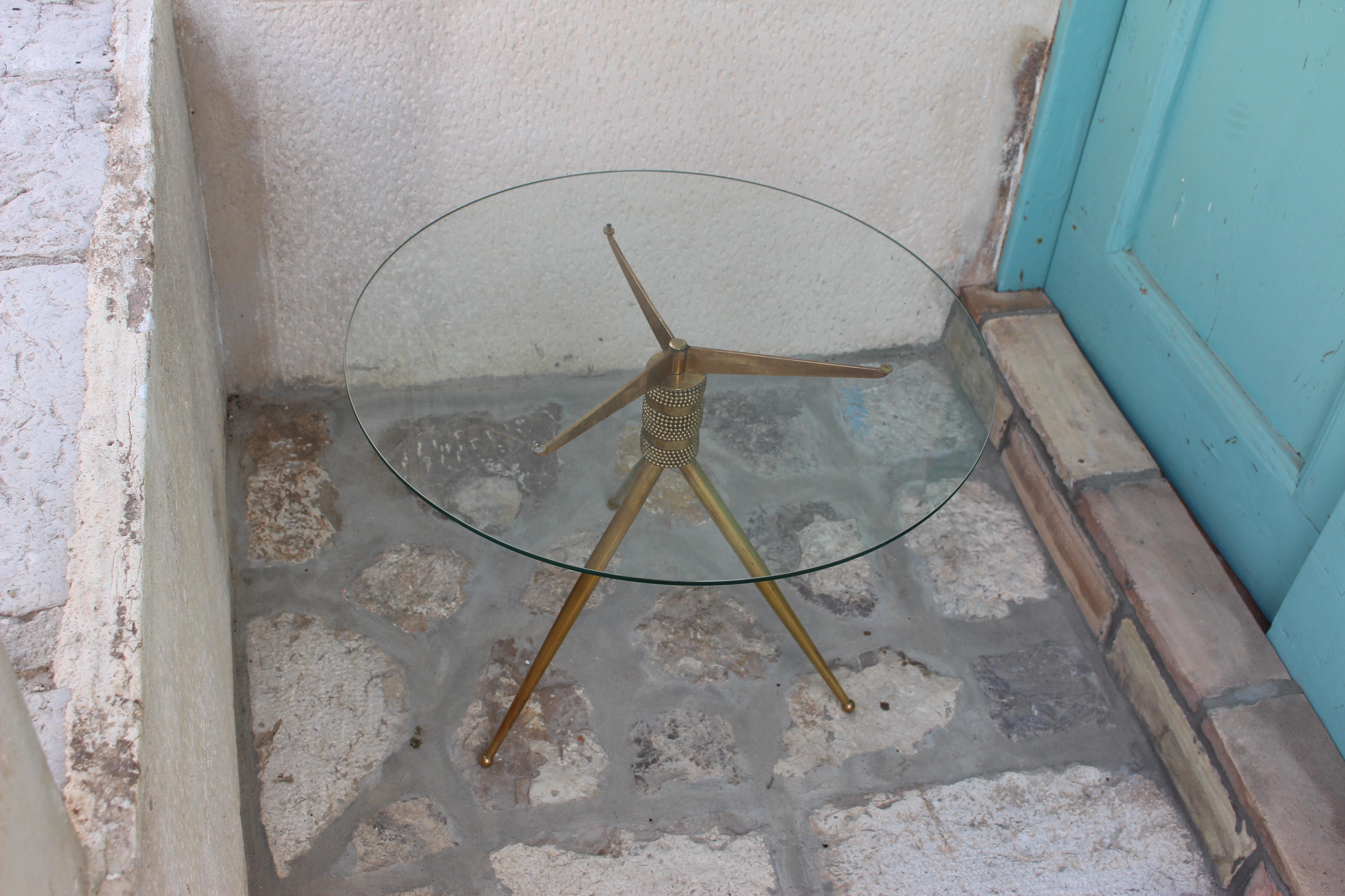 Italian side table or coffee table, we have the glass that is 24 inches but glass diameter can easy go until 30 inches.