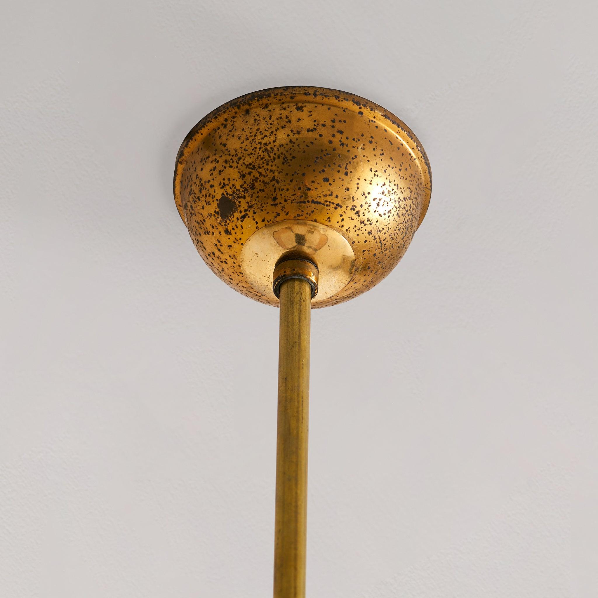 Suspension italienne en laiton + verre fumé ambré incurvé, années 1970 Bon état - En vente à Chicago, IL