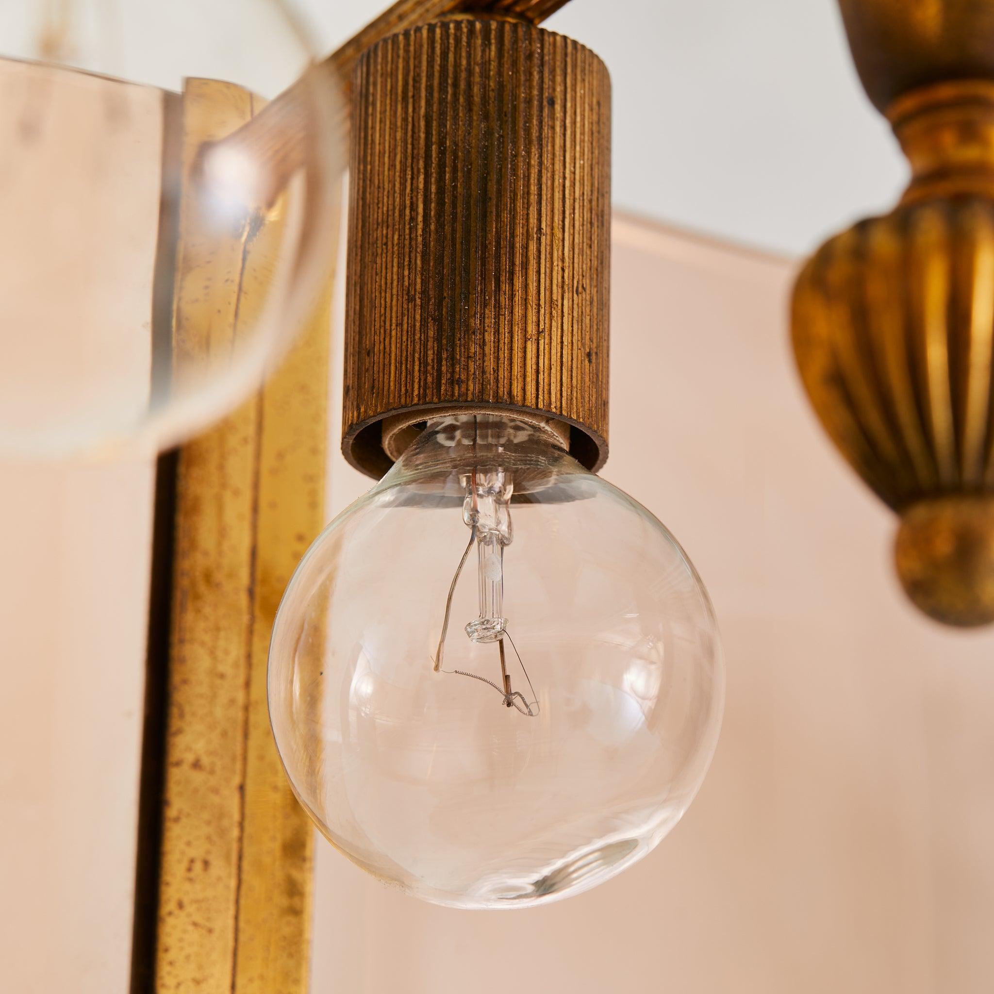 Fin du 20e siècle Suspension italienne en laiton + verre fumé ambré incurvé, années 1970 en vente