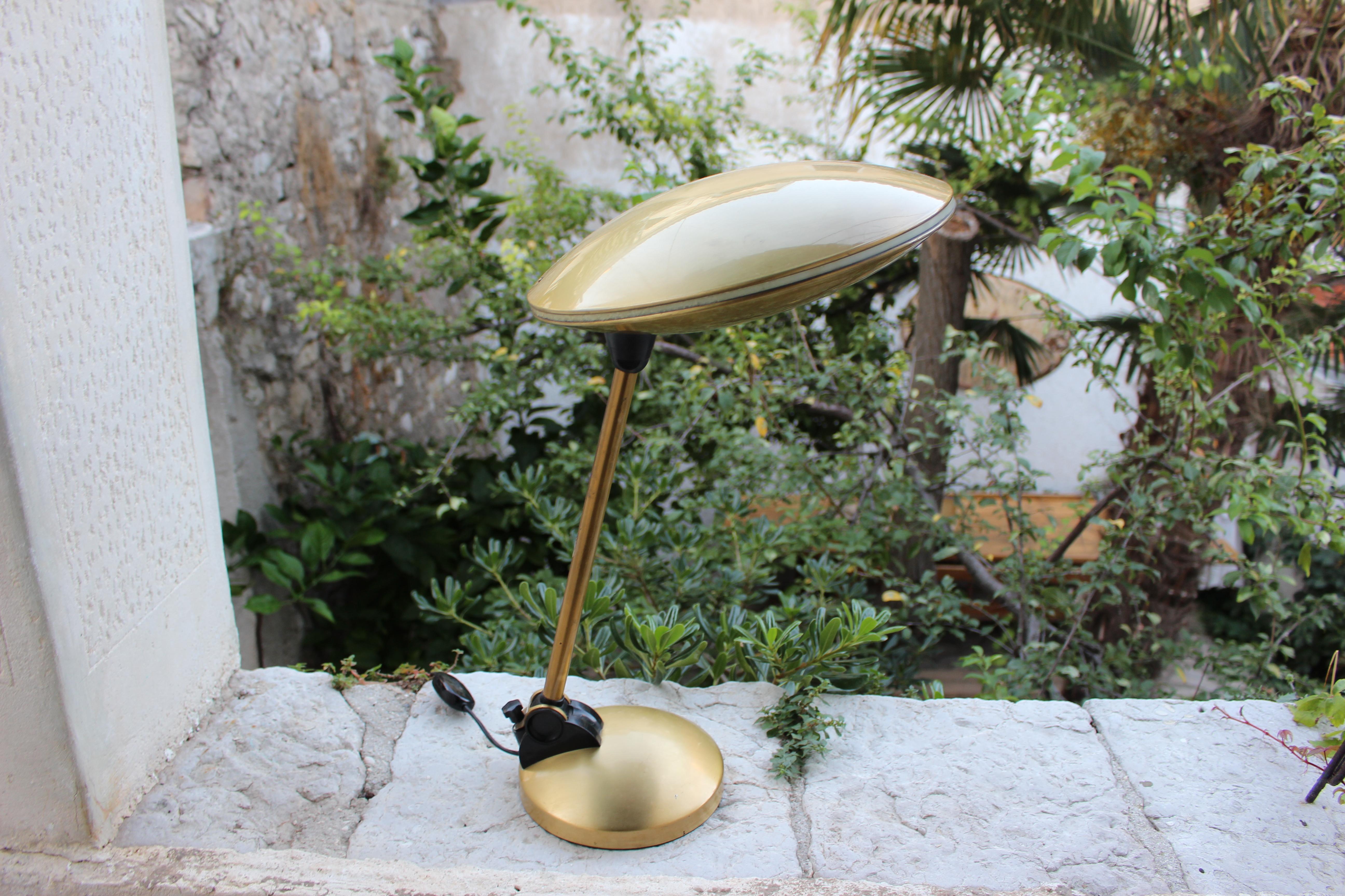 Italian brass desk lamp adjustable shade and the neck of the Lamp. Table lamp is from the 1970 s in original condition.
  
