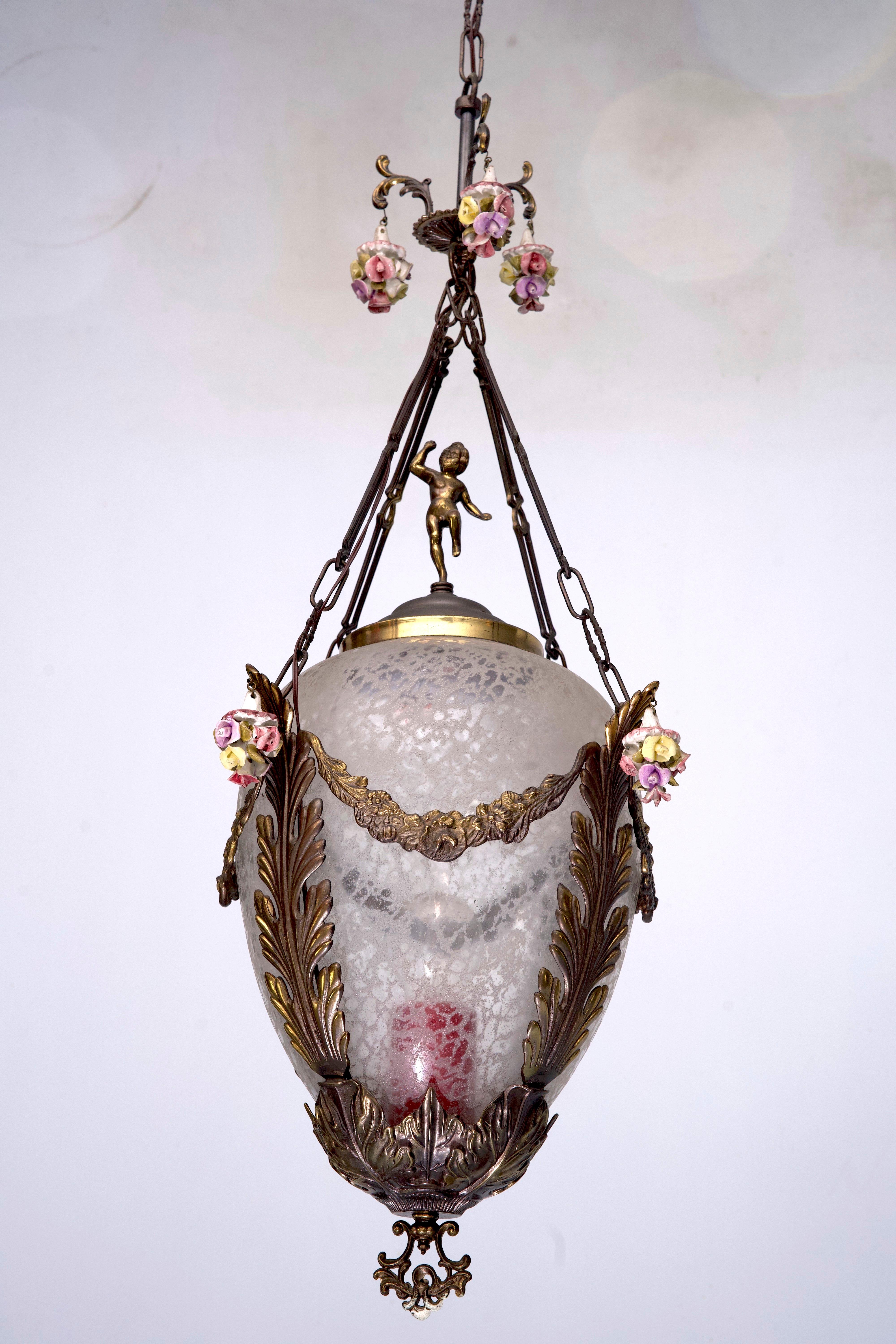 Lanterne italienne en laiton, verre gravé et fleurs de Capodimonte des années 50 en vente 5