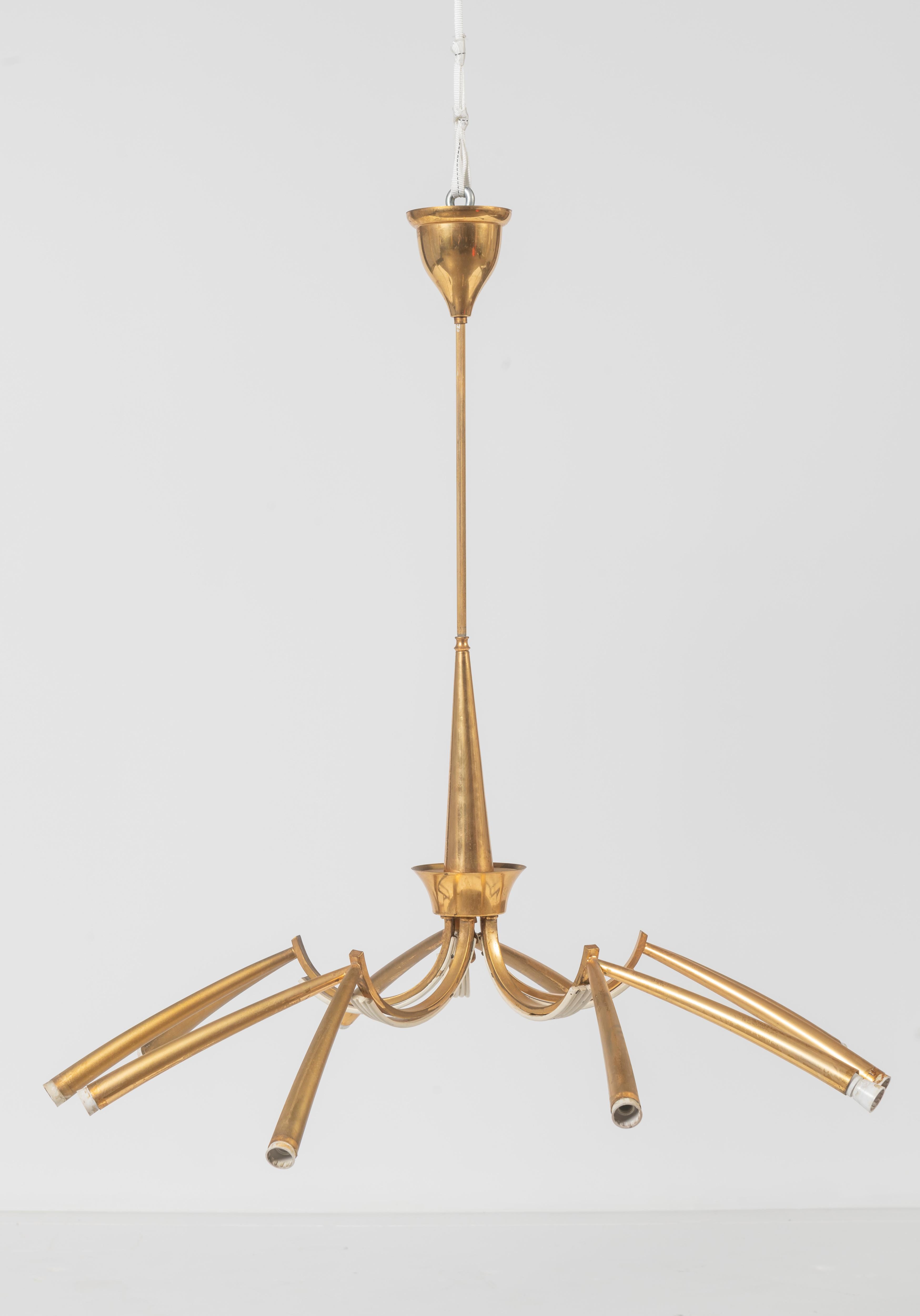 Lovely suspension lamp in polished brass with five arms and 10 lights. Great addition to add modern glamor overhead.