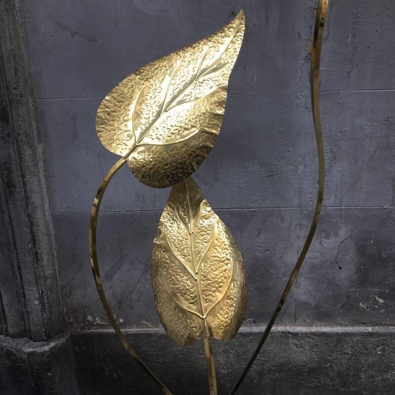 Italian Brass Floor Lamp by Tommaso Barbi Three Hammered Brass Leaves, 1980s In Excellent Condition In Florence, IT