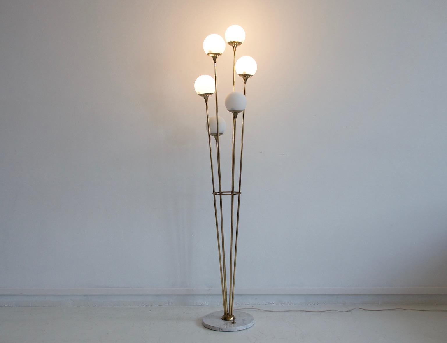 Italian Brass Floor Lamp with Six Lights in the Style of Stilnovo In Good Condition In Madrid, ES