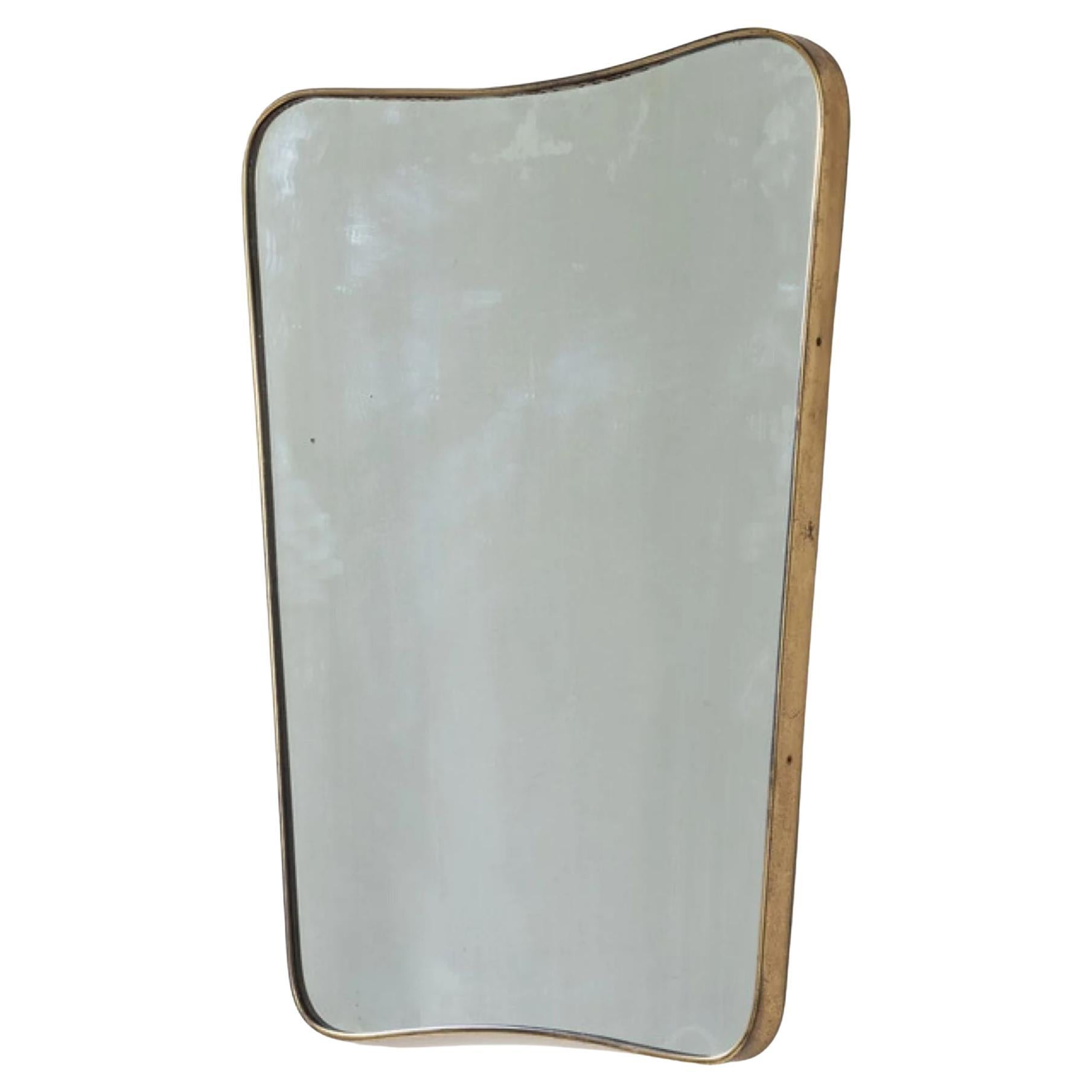 Italian brass framed mirror Designed by Gio Ponti for Fontana Arte, 1950s

A 1950s production of the F.A.33 mirror designed by Gio Ponti for Fontana Arte in 1933.

Dimensions: 78 x 60 cm.