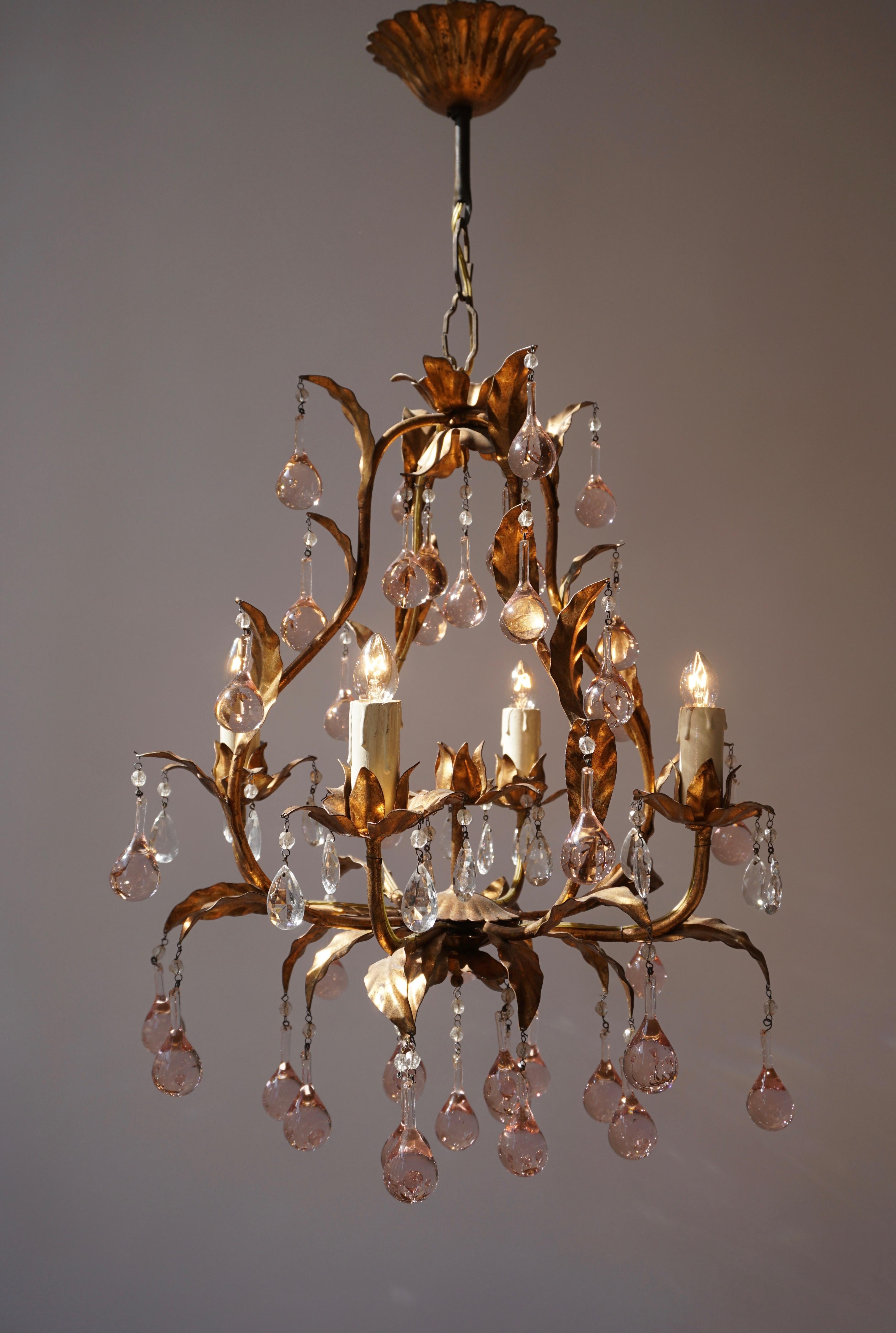 Elegant Italian brass and glass chandelier with five lights.
Measures: Diameter 40 cm.
Height fixture 45 cm.
Total height 70 cm.
Four E14 bulbs.