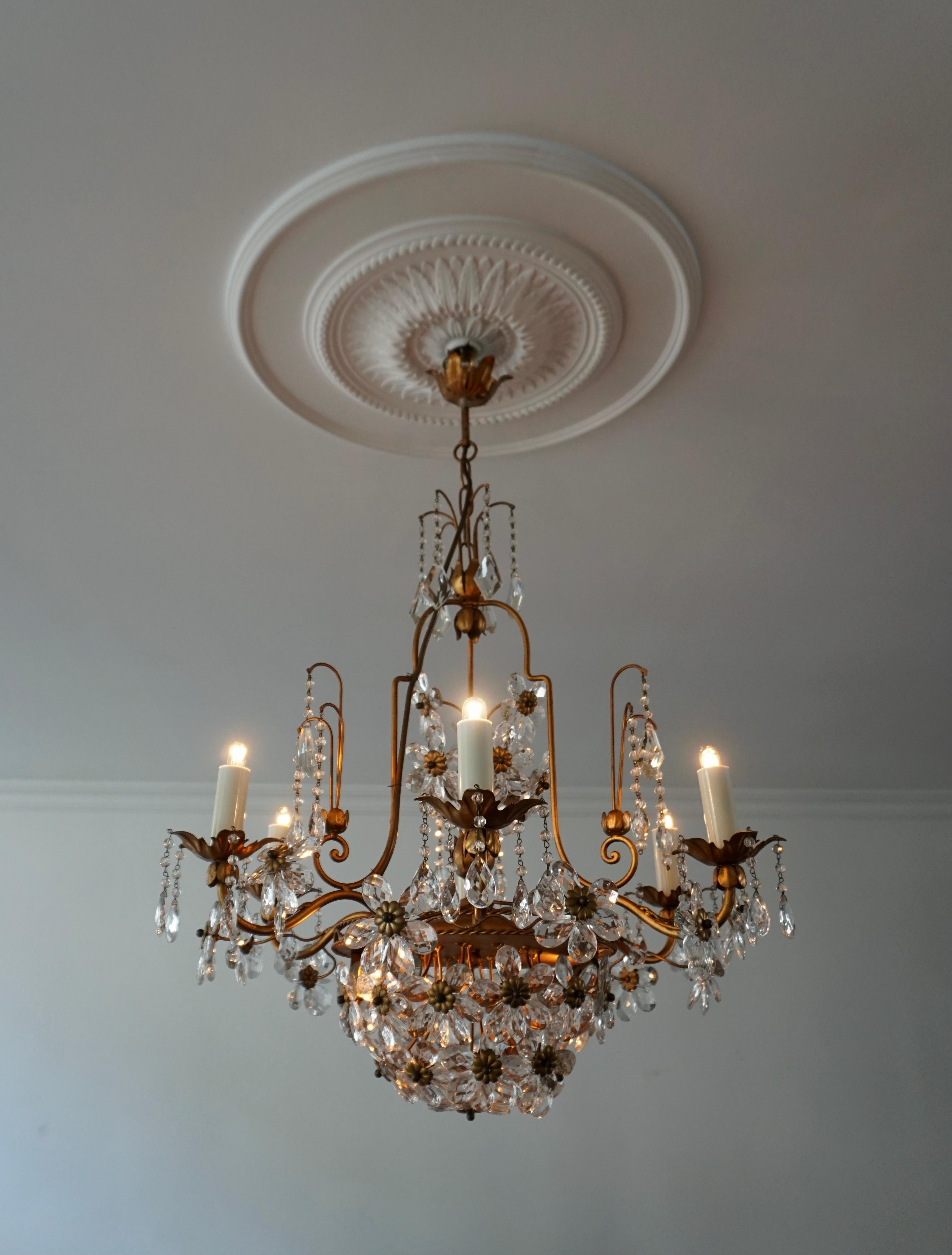 Elegant Italian chandelier is brass and crystal flowers.

The light requires eight single E14 screw fit lightbulbs (60Watt max.) LED compatible.

Measures: Diameter 63 cm.
Height fixture 67 cm.
Total height 87 cm.
 