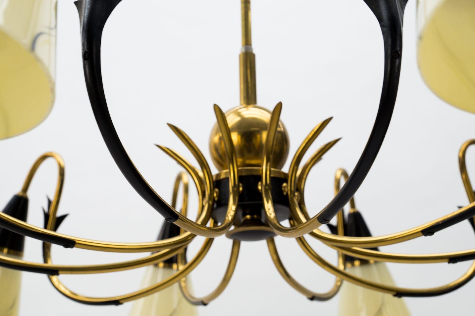 Lampadario italiano a 10 luci in ottone e vetro, anni '50 in vendita 7