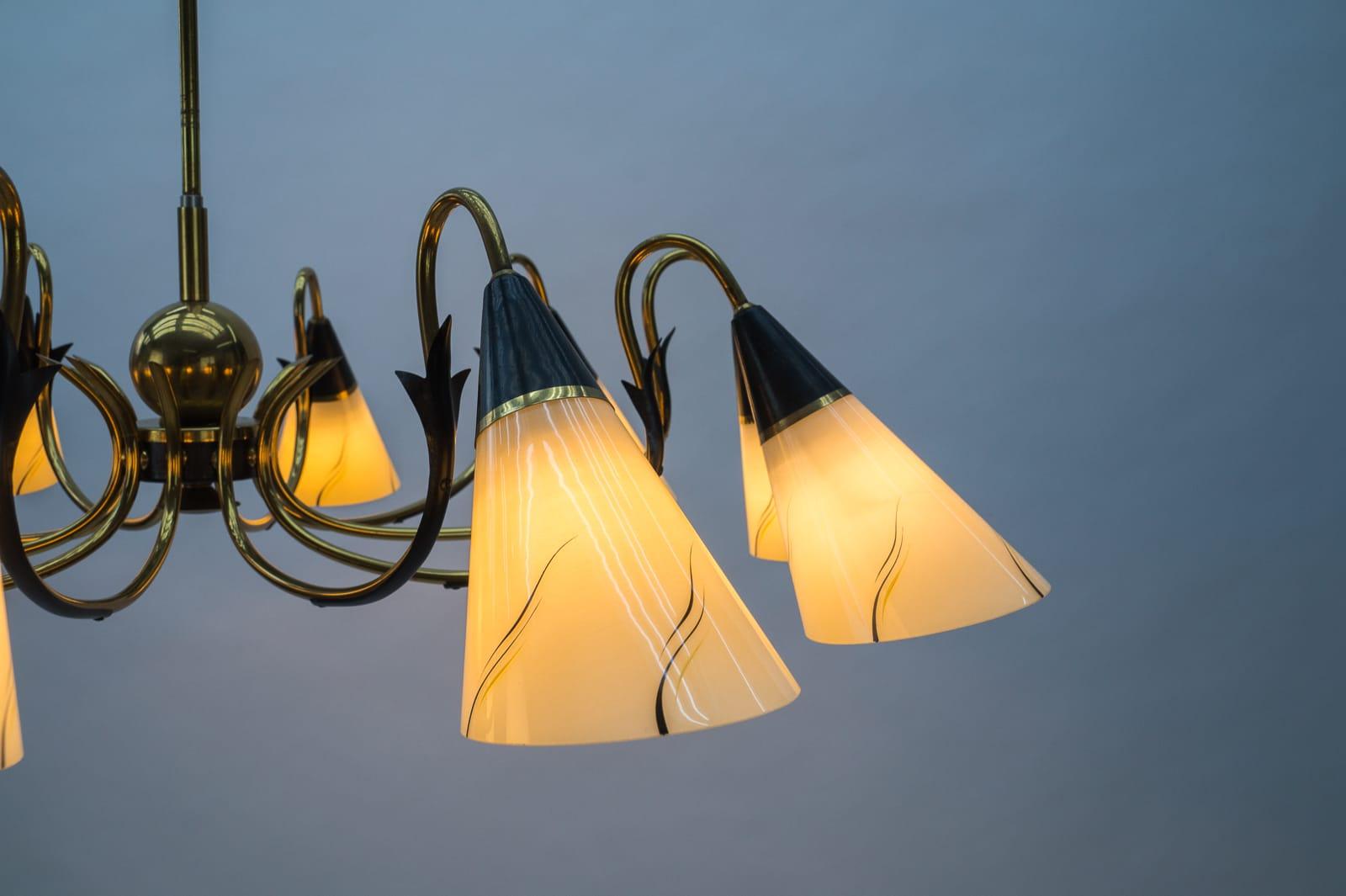 Lampadario italiano a 10 luci in ottone e vetro, anni '50 in vendita 9