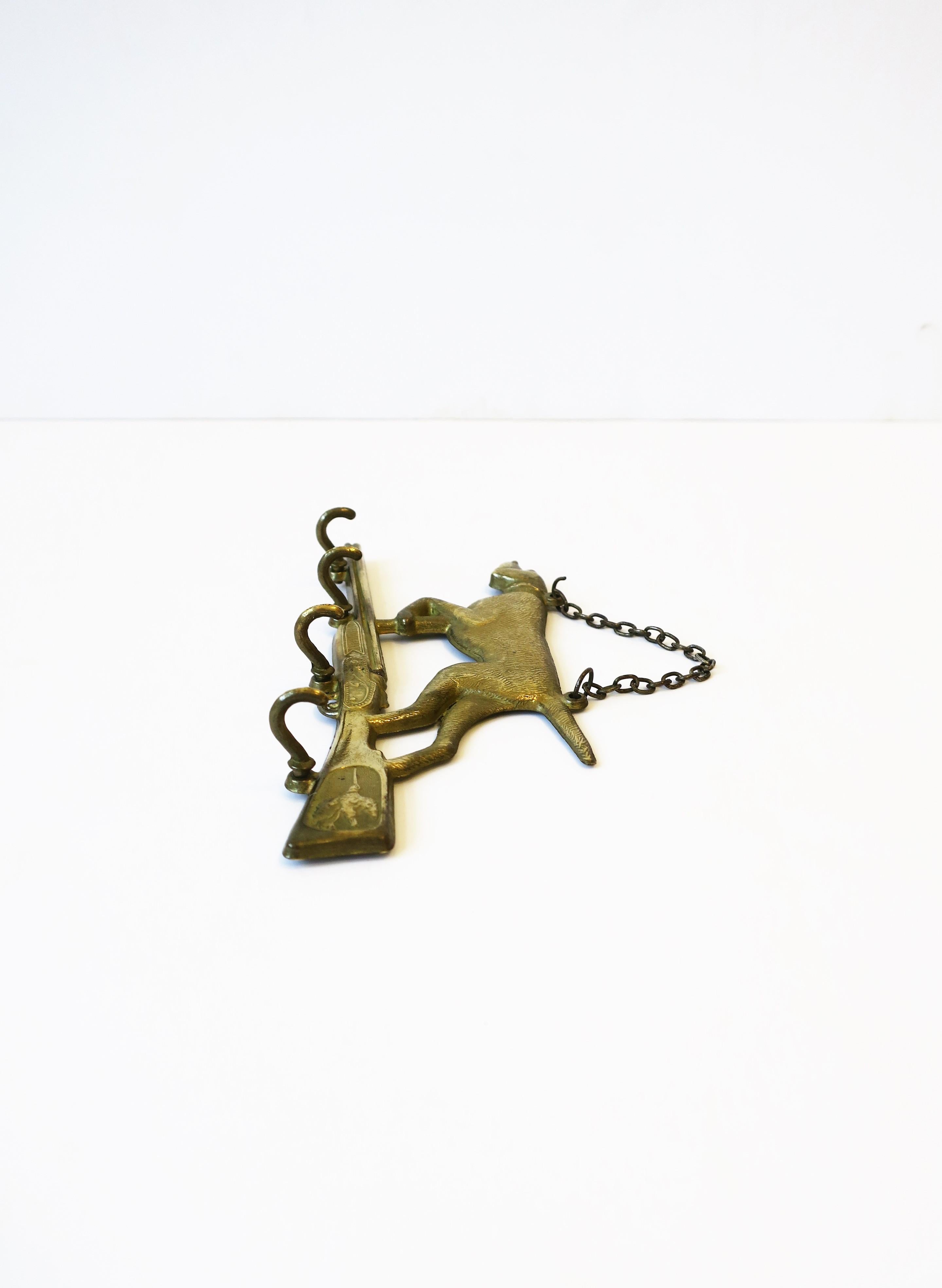 Italian Brass Hunting Dog and Rifle Wall Key Hook Holder In Good Condition In New York, NY