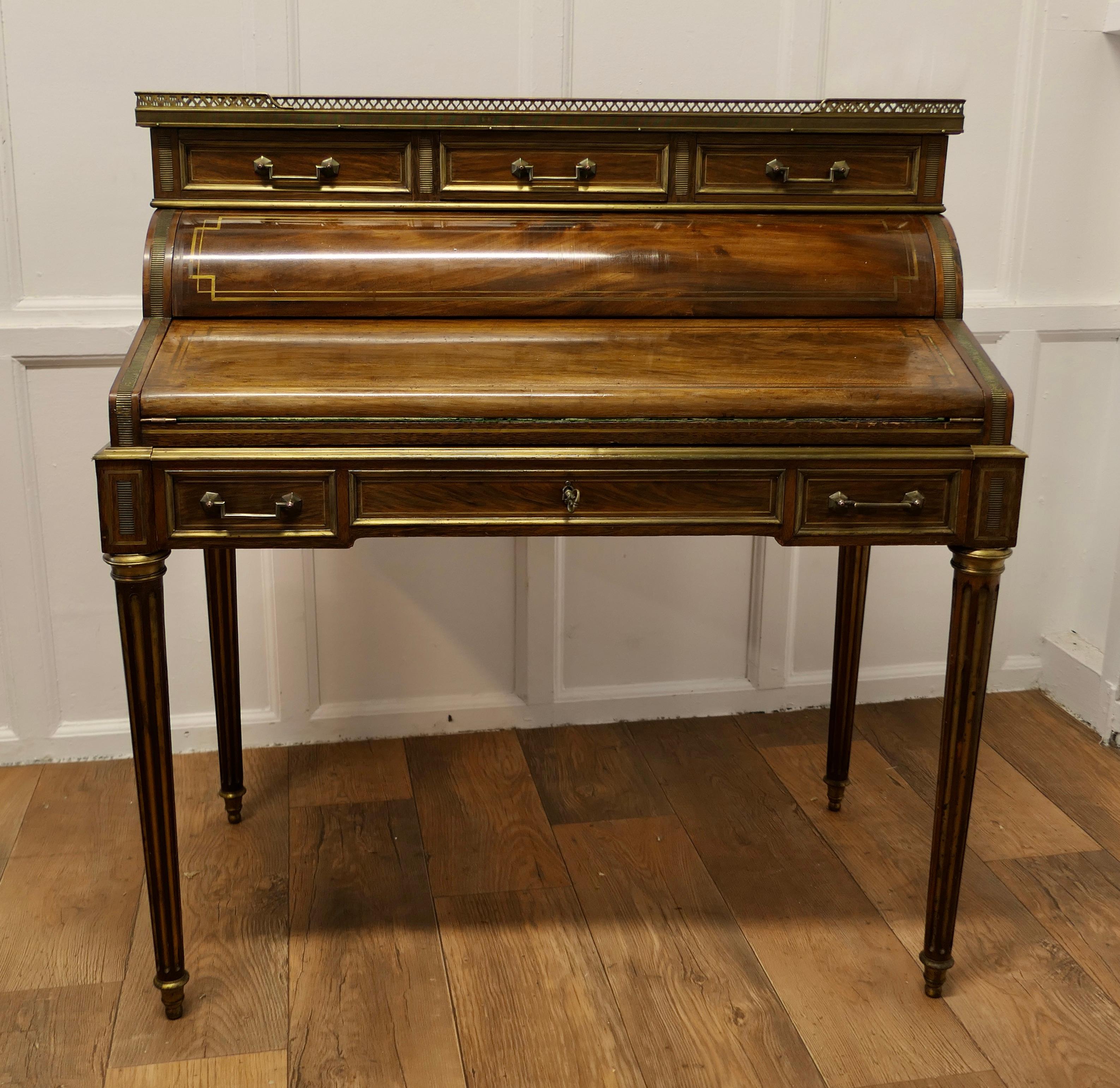 Italian Brass Inlaid Walnut Hotel Restaurant Reception Desk, Greeter

An Original Italian Front of House Walnut Greeter, this is a very imposing piece, it is in the finest figured woods and is inlaid in brass, front back  and sides even the legs